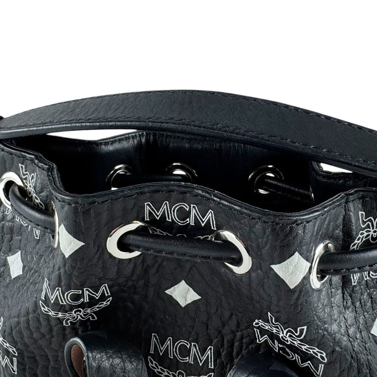 Mcm Black White Leather Handbag (Pre-Owned)