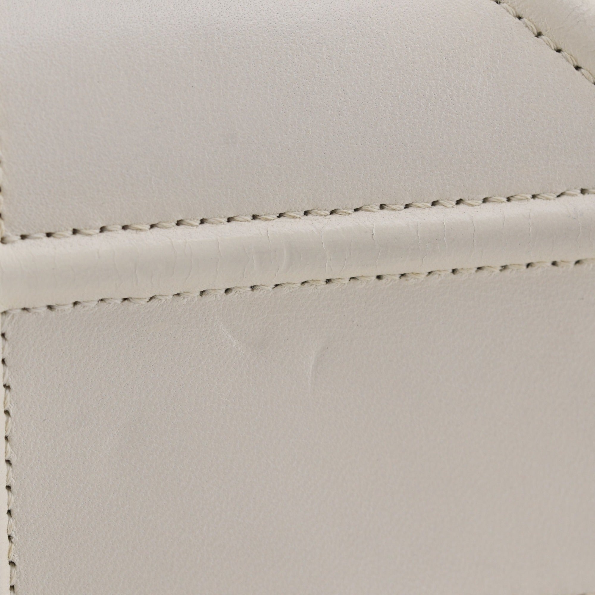 Christian Dior White Leather Shoulder Bag (Pre-Owned)