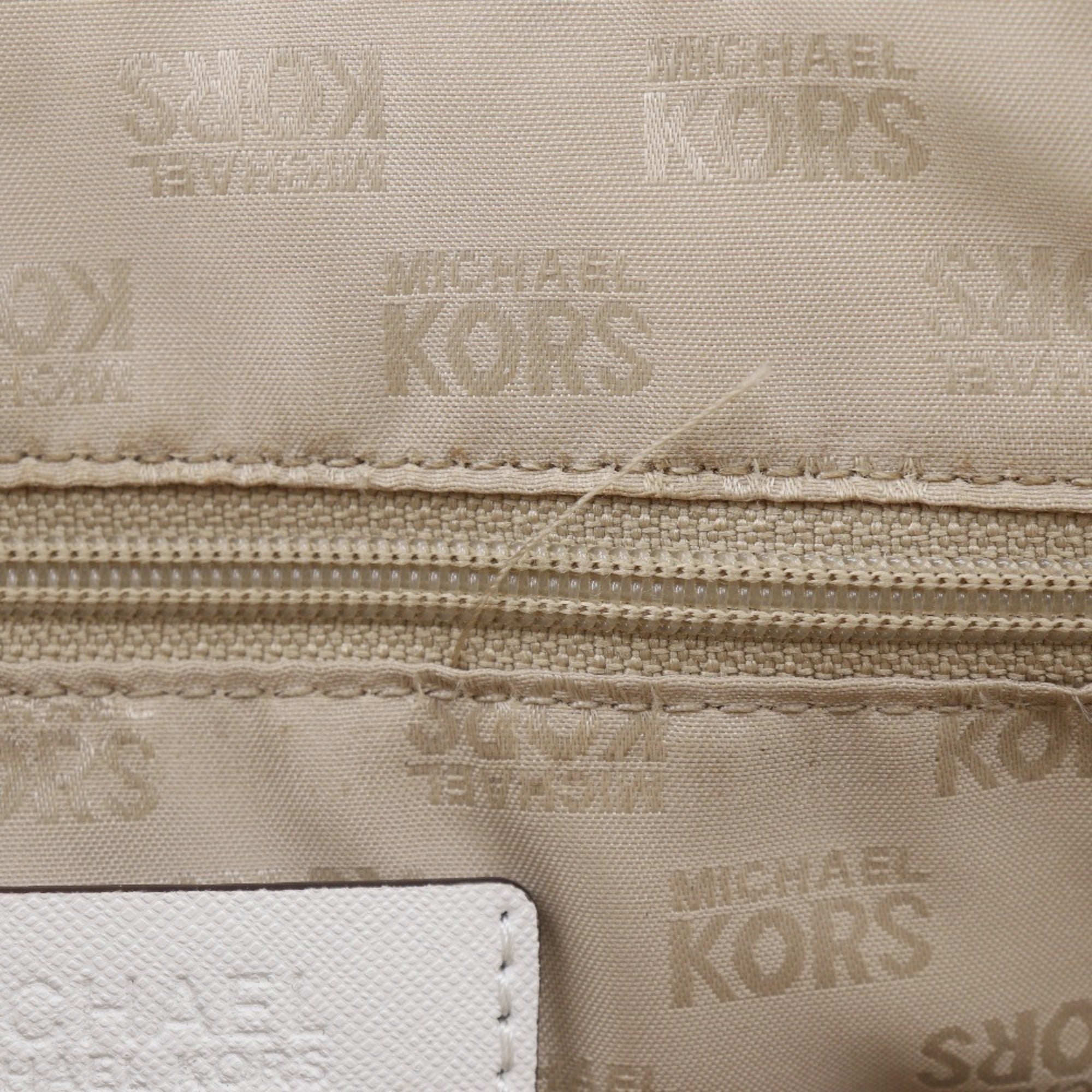 Michael Kors White Leather Handbag (Pre-Owned)