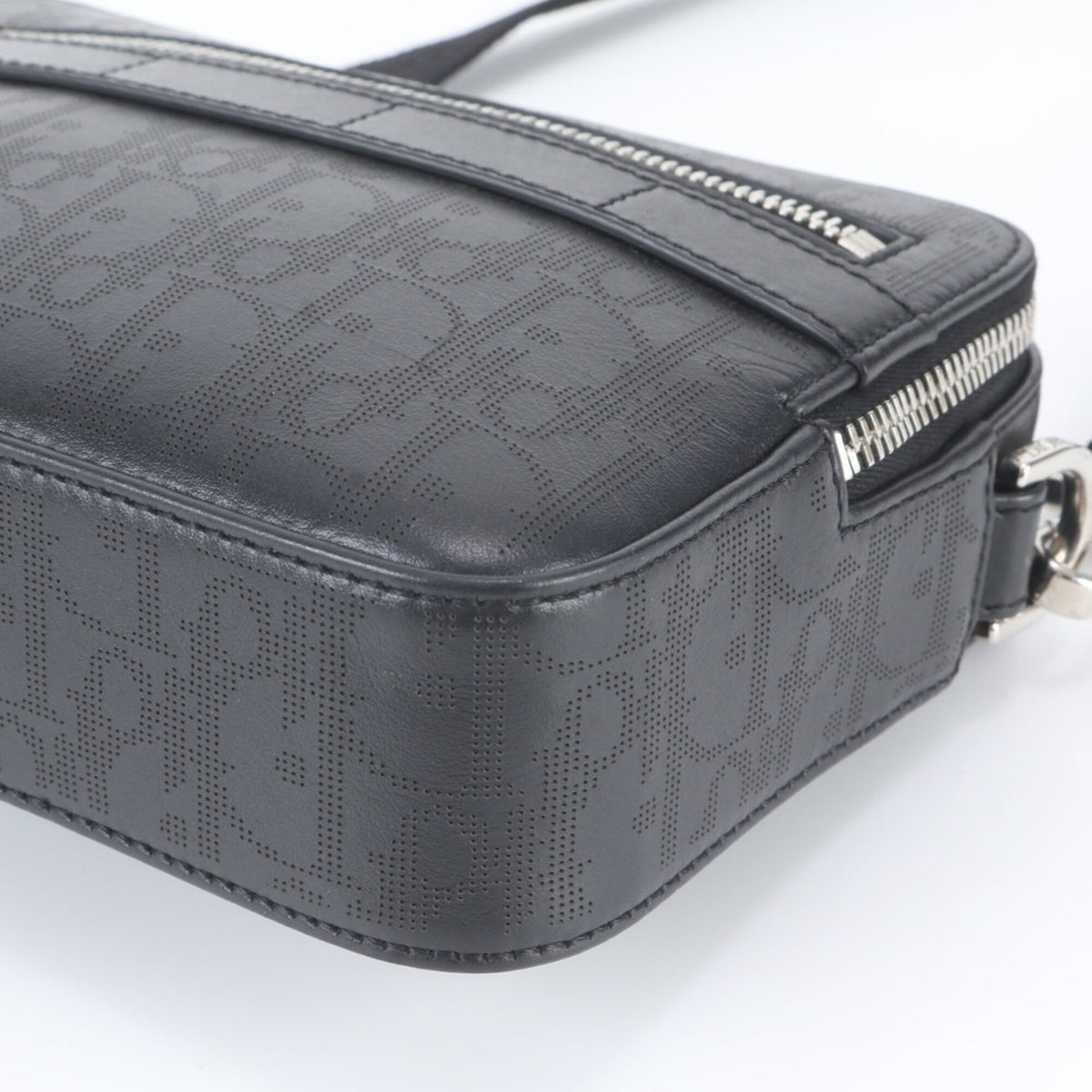 Christian Dior Black Leather Shoulder Bag (Pre-Owned)