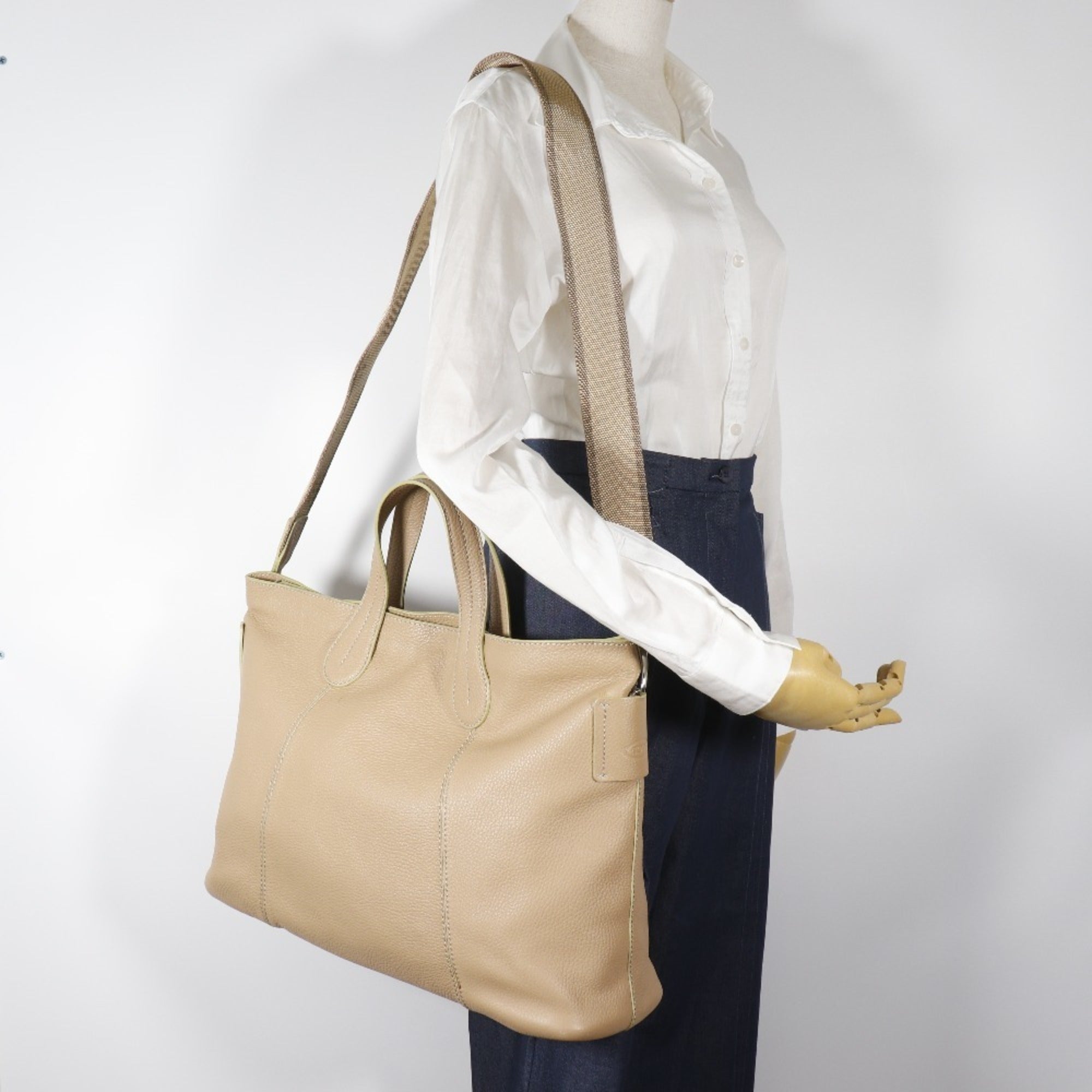 Tod's Beige Leather Handbag Tote Bag (Pre-Owned)