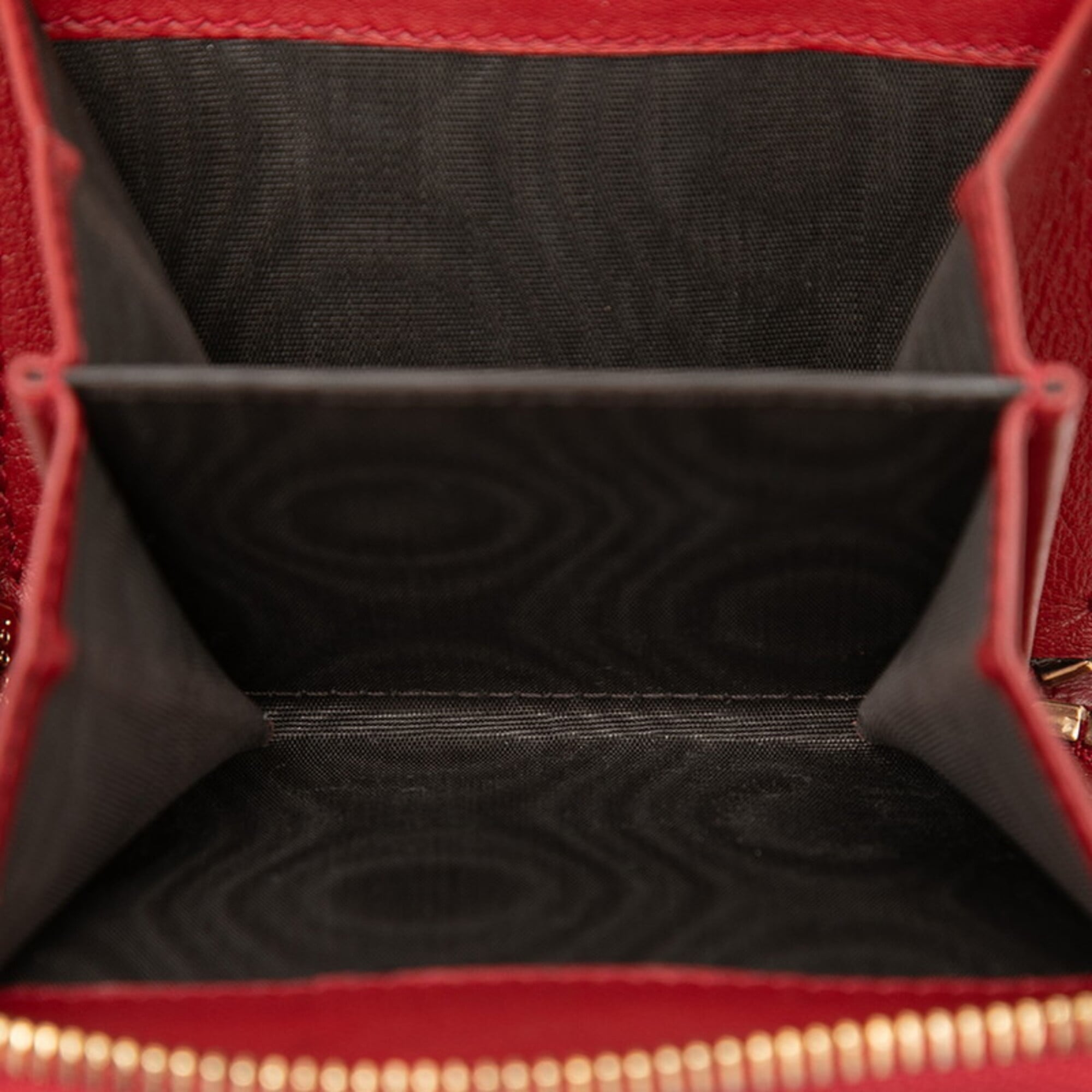 Gucci Red Color Leather Wallet (Bi-Fold) (Pre-Owned)