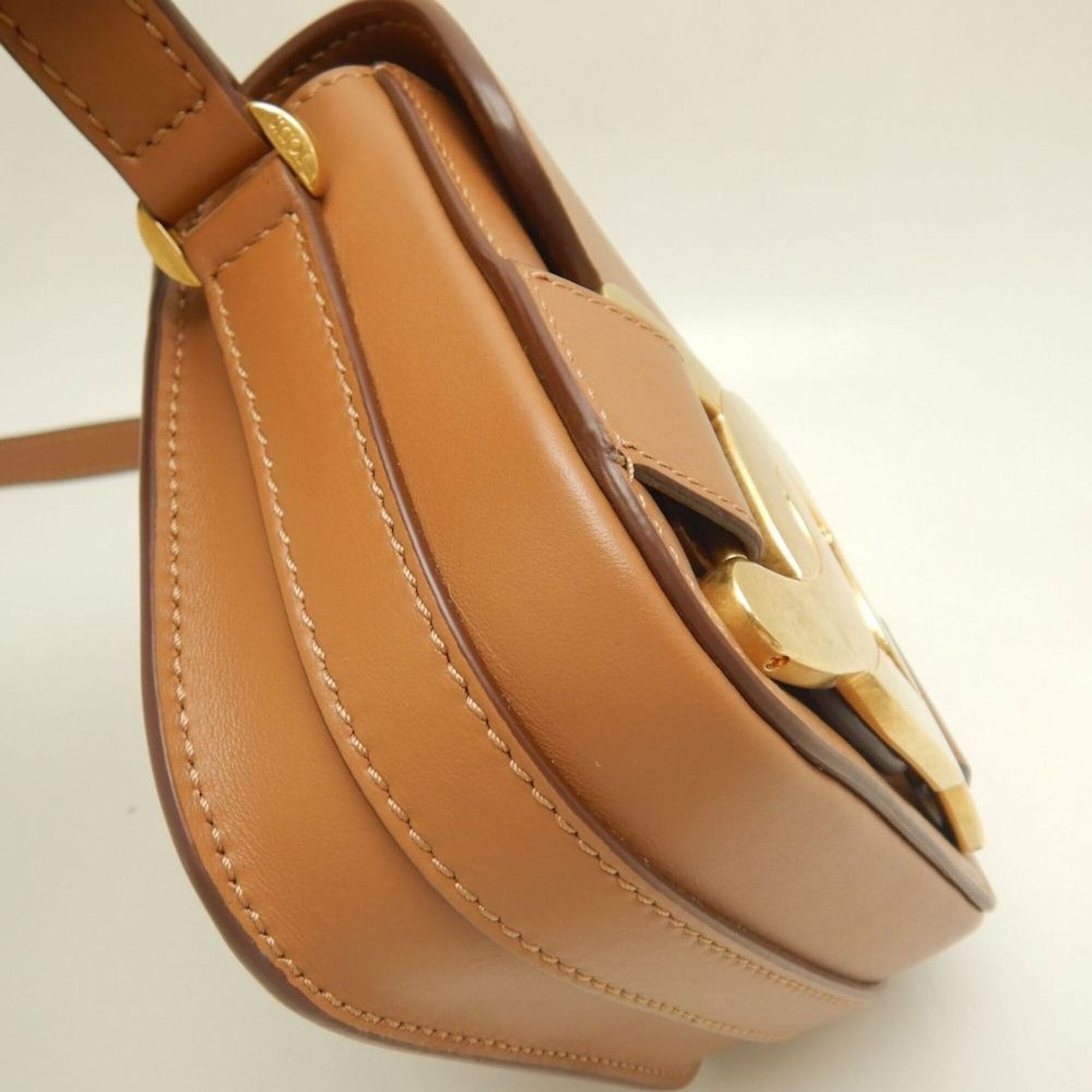 Tod's Brown Leather Shoulder Bag (Pre-Owned)