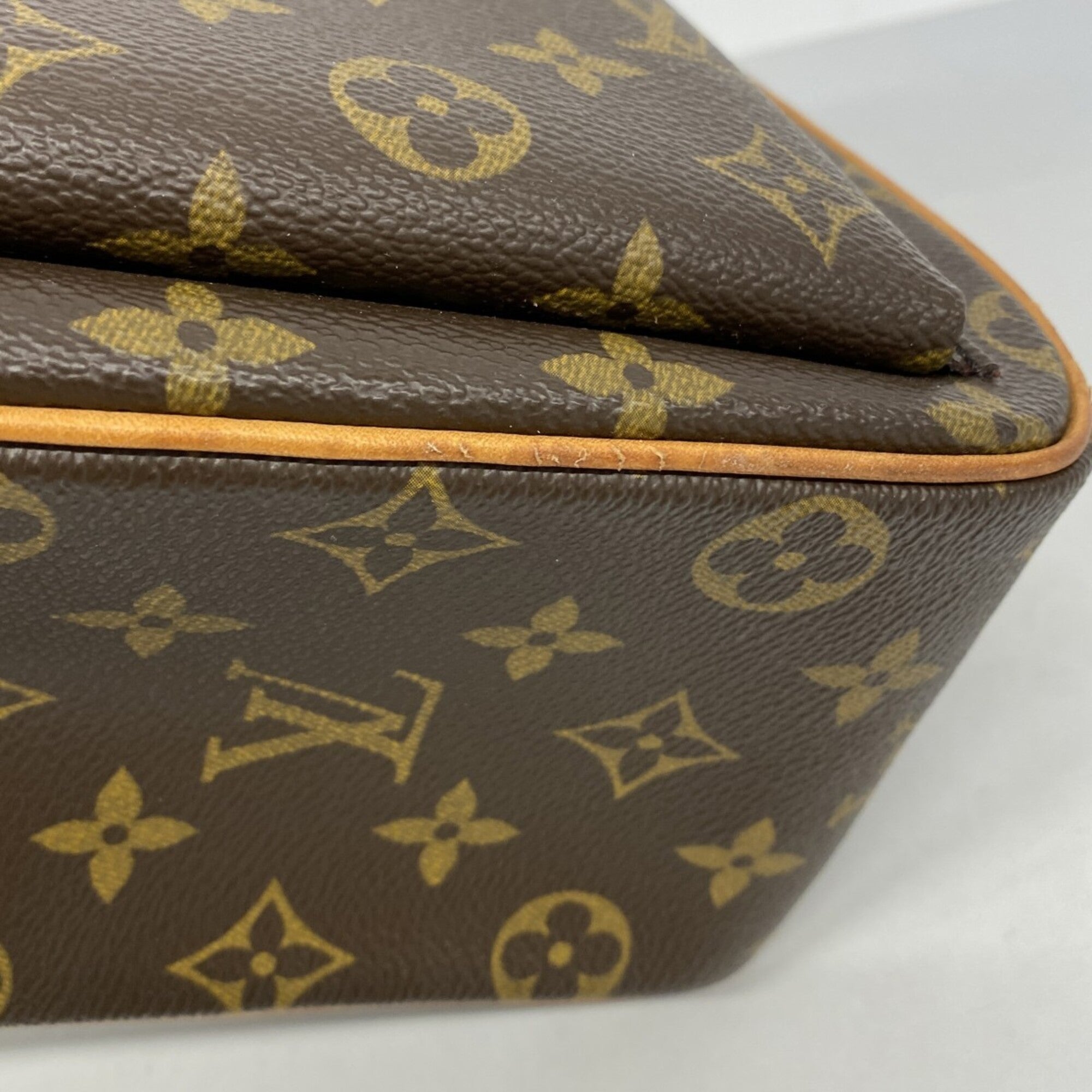 Louis Vuitton Brown Shoulder Bag (Pre-Owned)