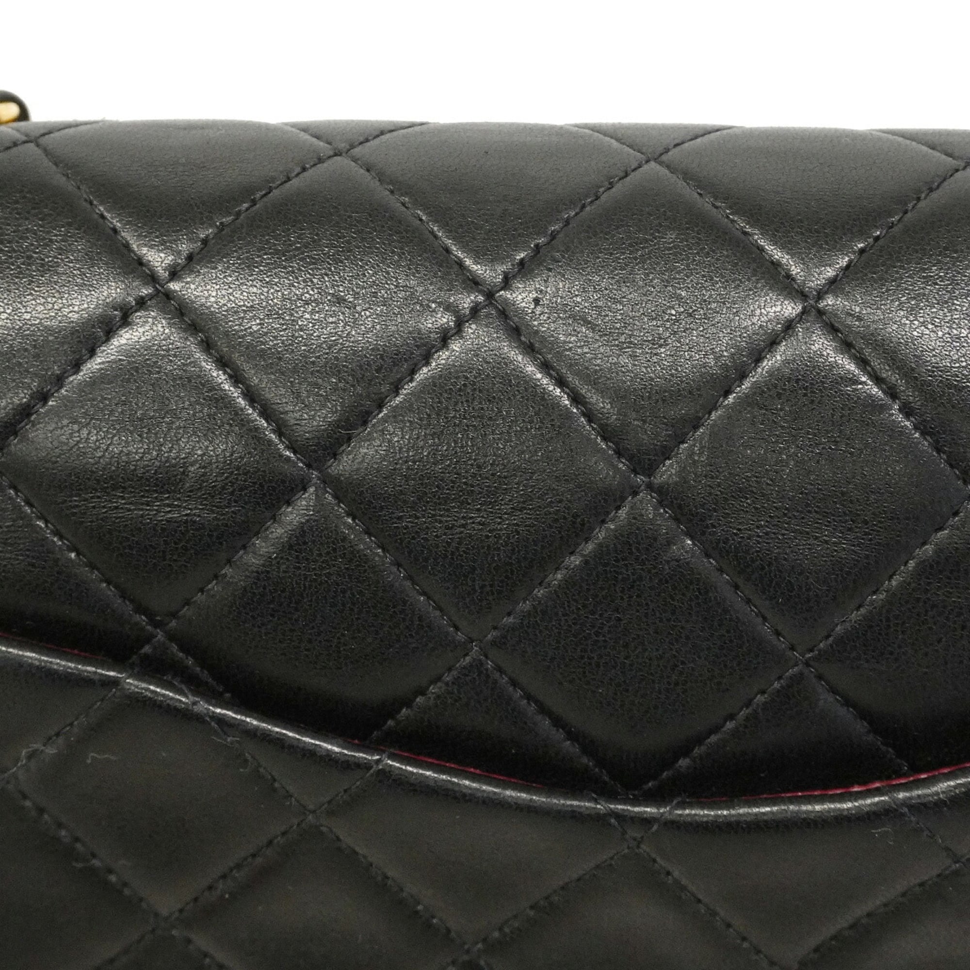 Chanel Black Leather Shoulder Bag (Pre-Owned)