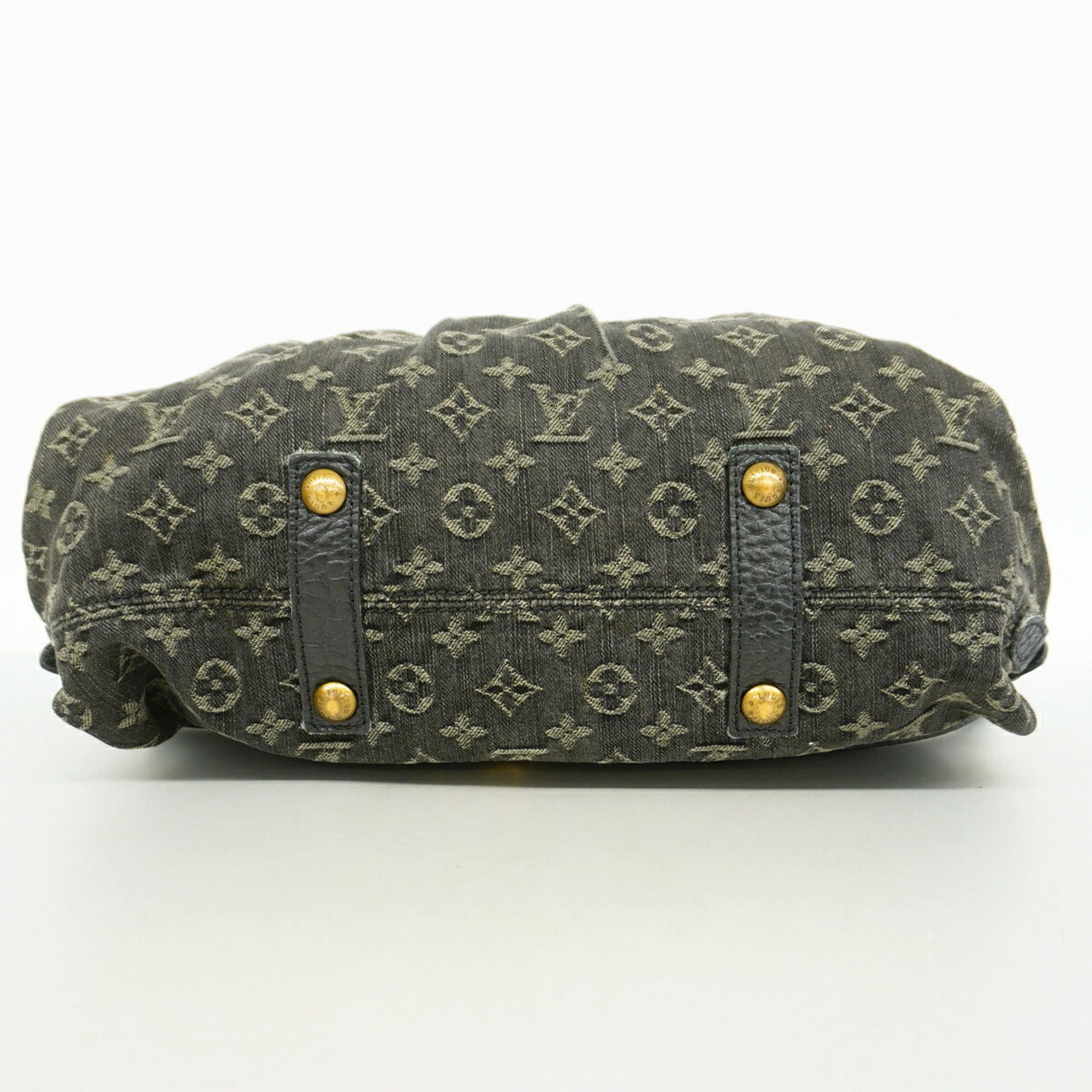 Louis Vuitton Noir Handbag (Pre-Owned)