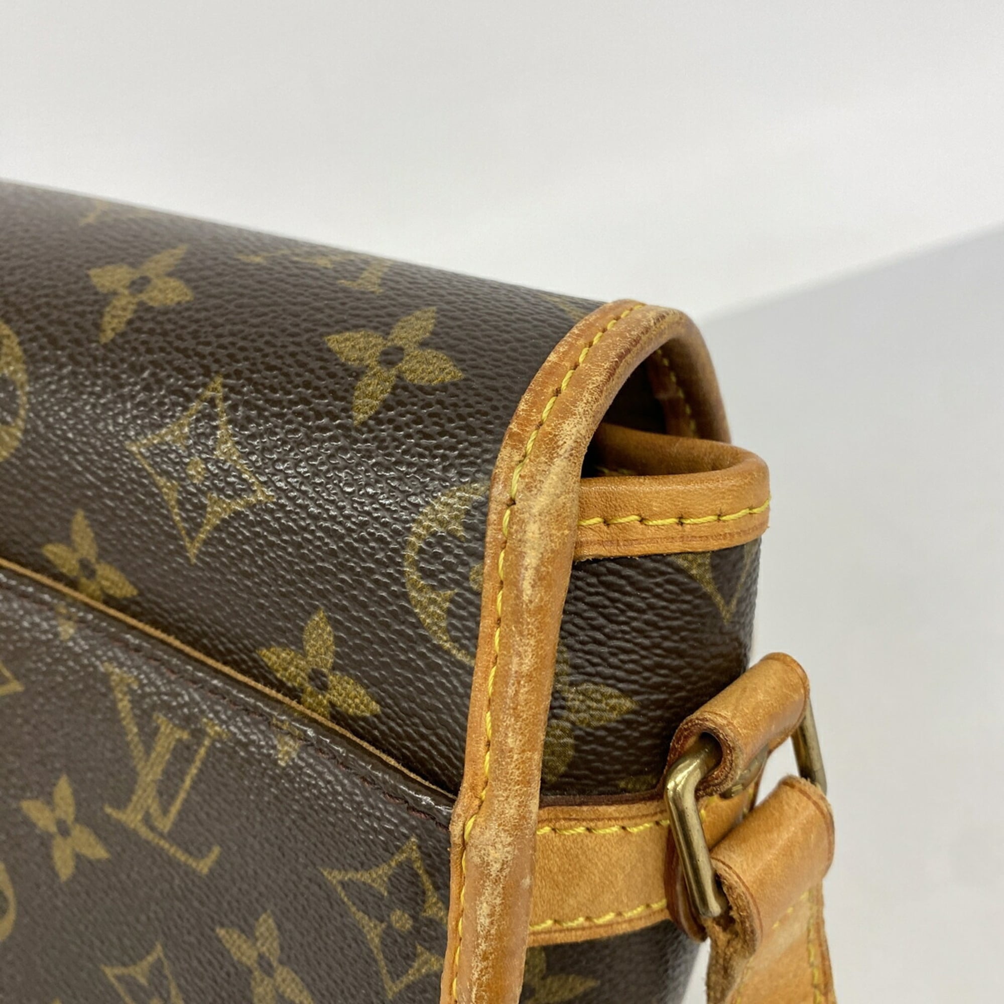 Louis Vuitton Brown Shoulder Bag (Pre-Owned)