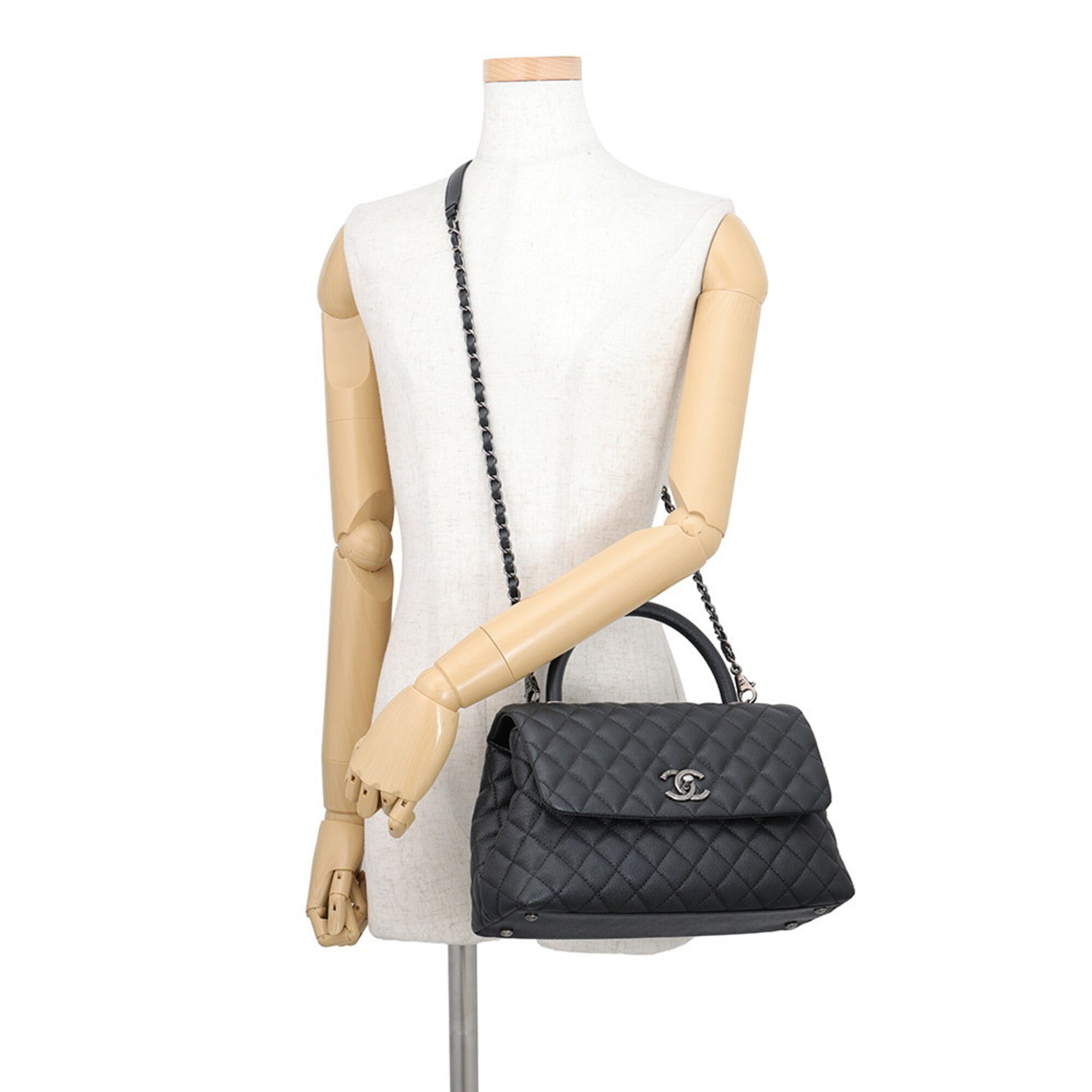 Chanel Black Grained Calfskin Handbag (Pre-Owned)