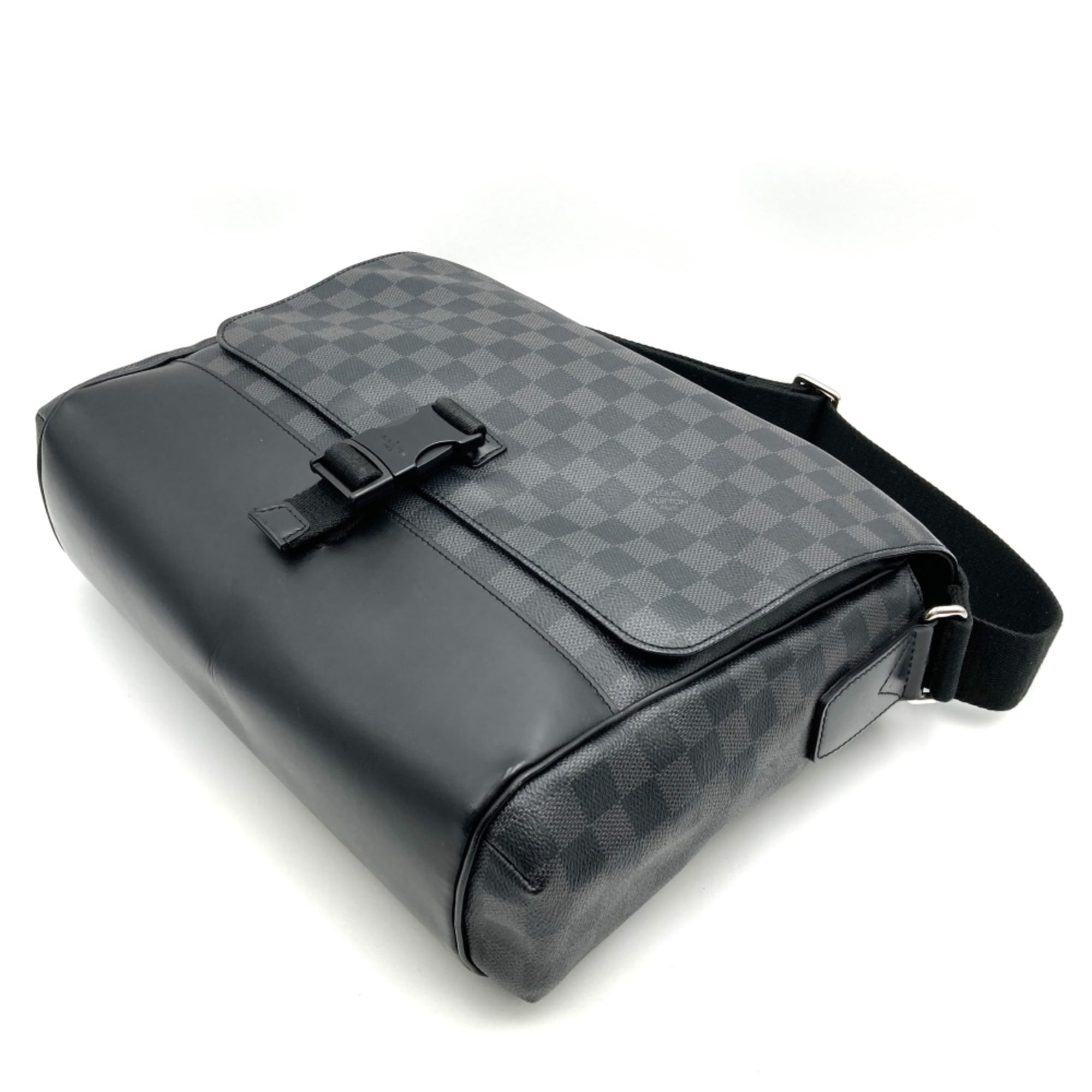 Louis Vuitton Black Damier Graphite Canvas Messenger Bag Shoulder Bag (Pre-Owned)