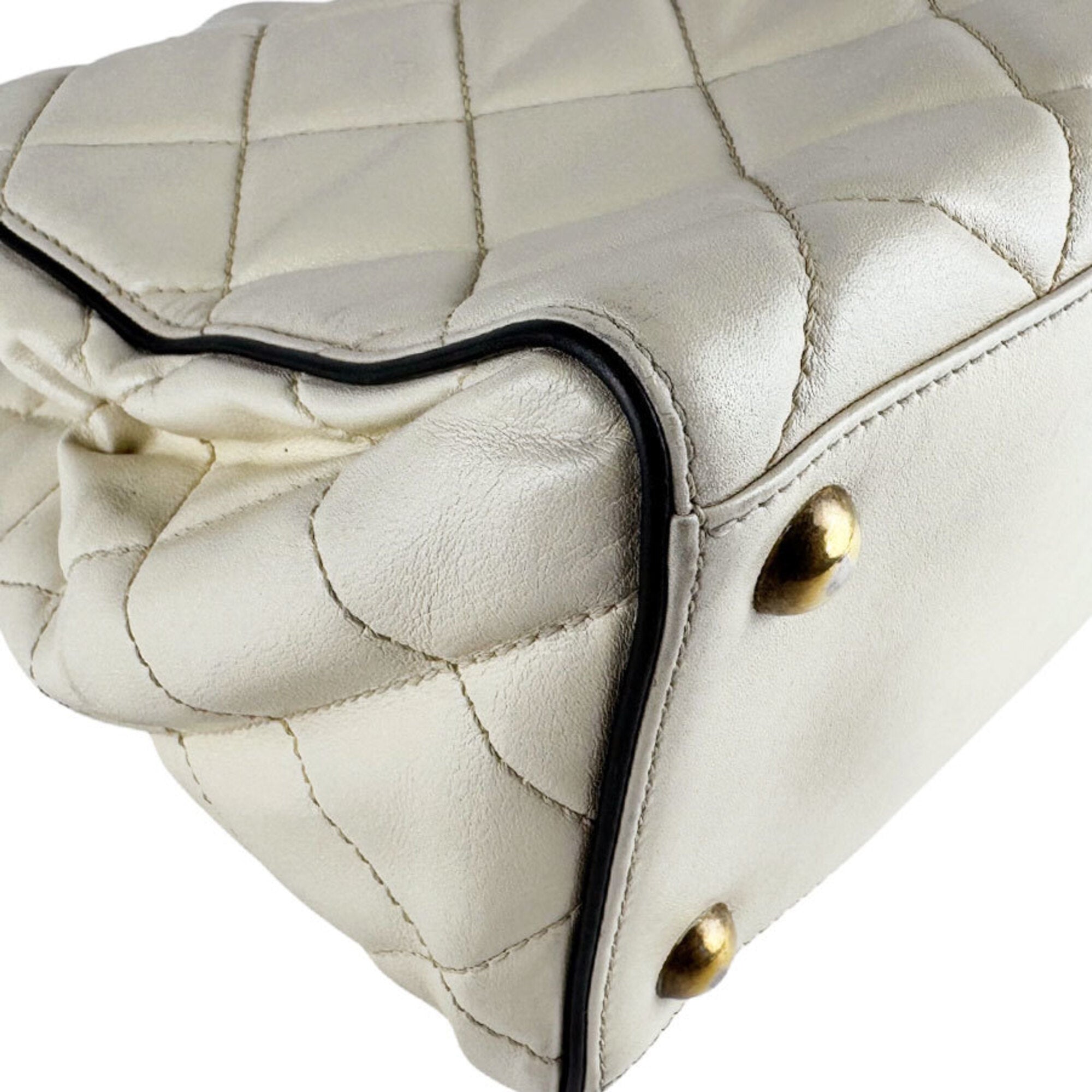 Chanel Black Off-White Leather Handbag Shoulder Bag (Pre-Owned)