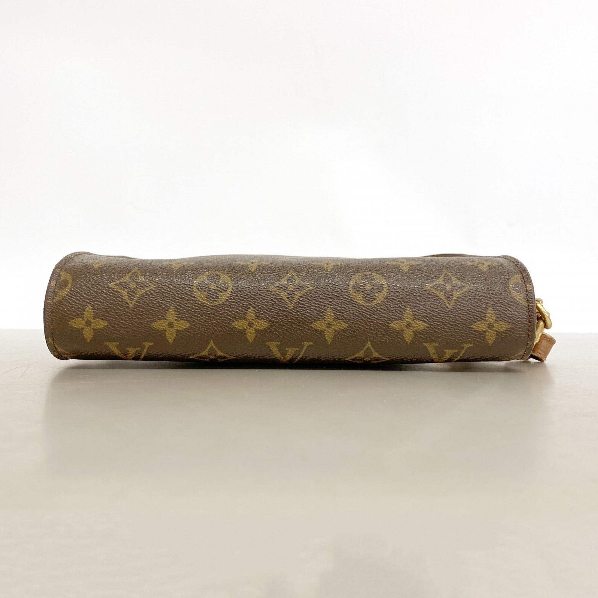 Louis Vuitton Brown Clutch Bag (Pre-Owned)