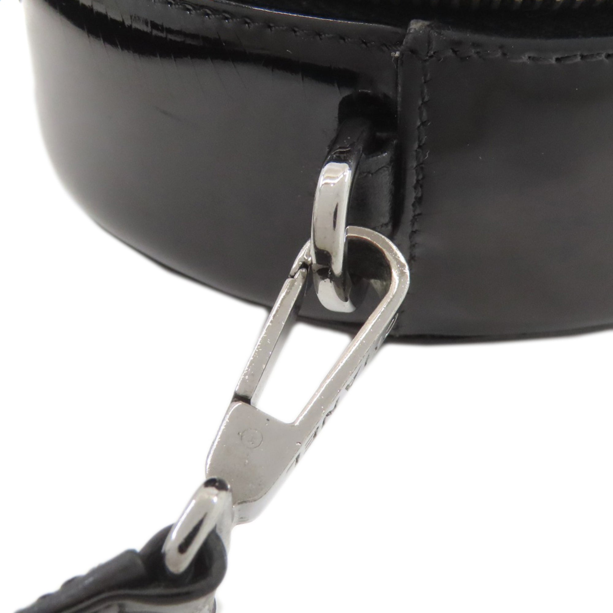 Chanel Black Leather Shoulder Bag (Pre-Owned)