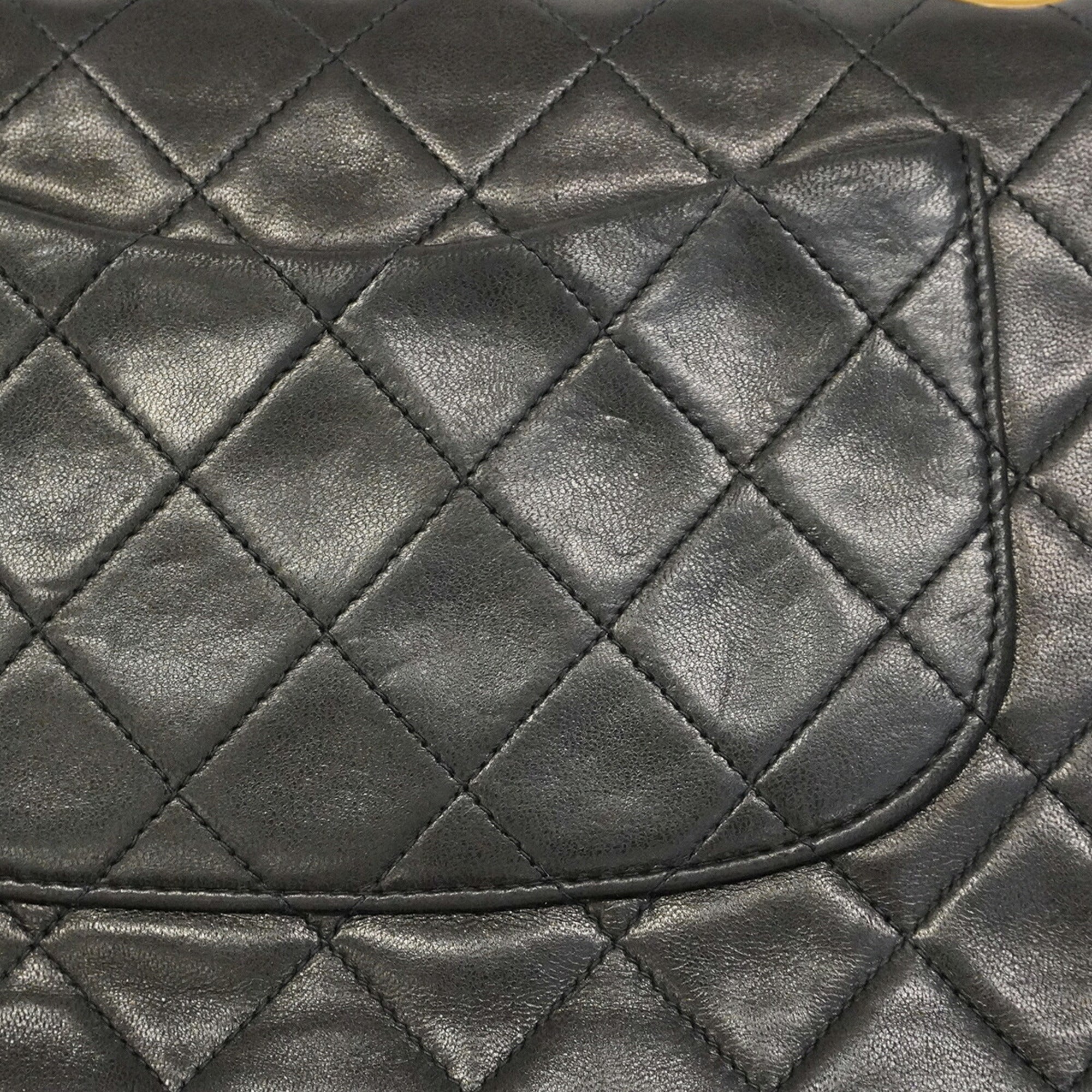 Chanel Black Leather Shoulder Bag (Pre-Owned)