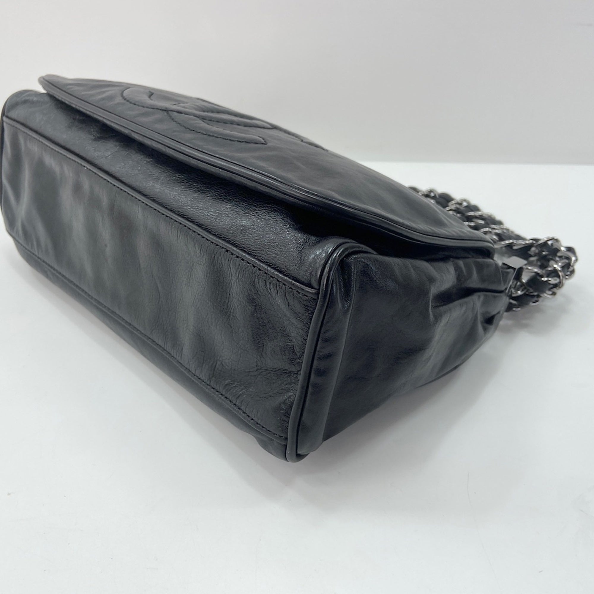 Chanel Black Shoulder Bag (Pre-Owned)