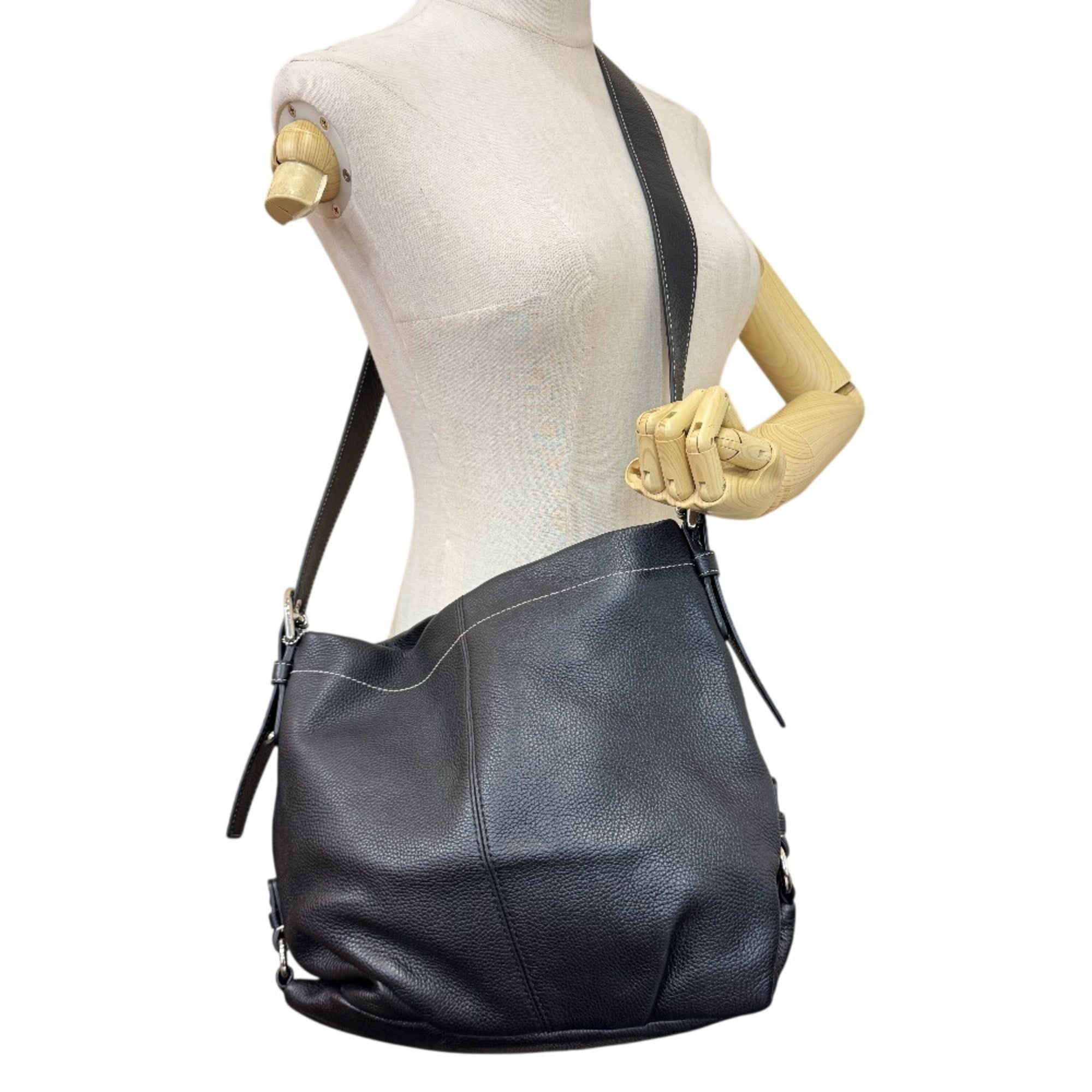 Coach Black Leather Shoulder Bag (Pre-Owned)