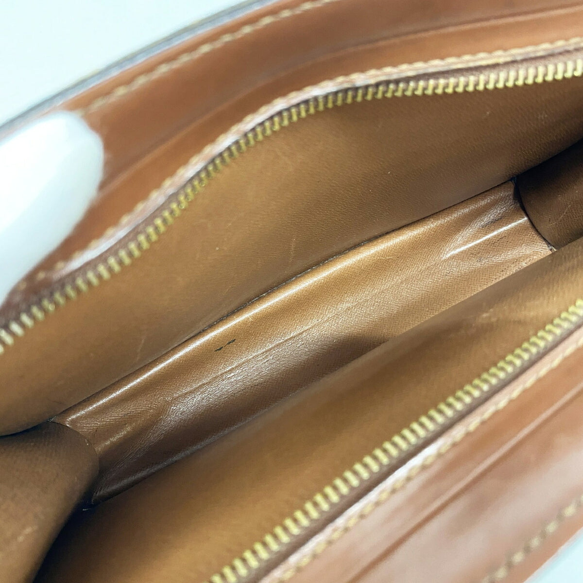 Louis Vuitton Brown Clutch Bag (Pre-Owned)