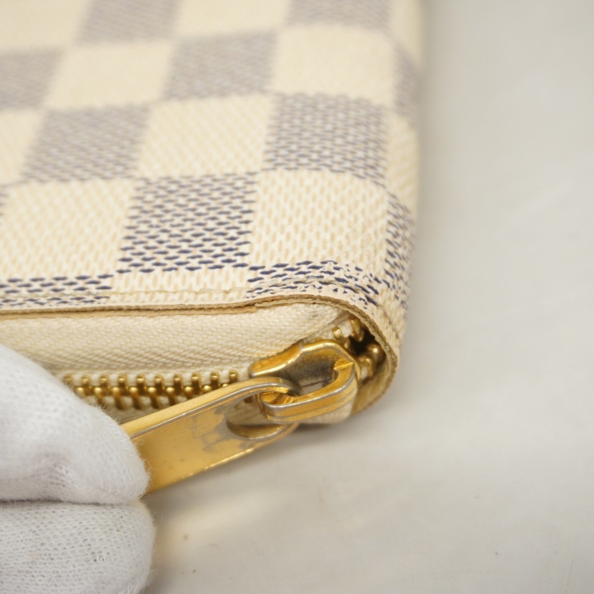 Louis Vuitton White Long Wallet (Bi-Fold) (Pre-Owned)
