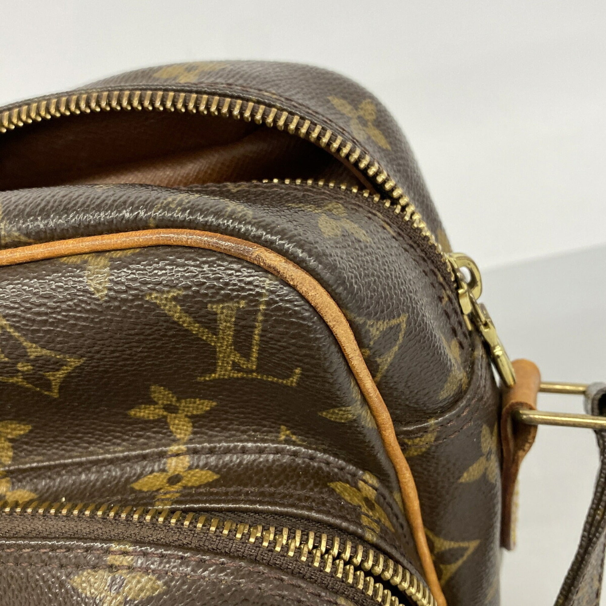 Louis Vuitton Brown Shoulder Bag (Pre-Owned)