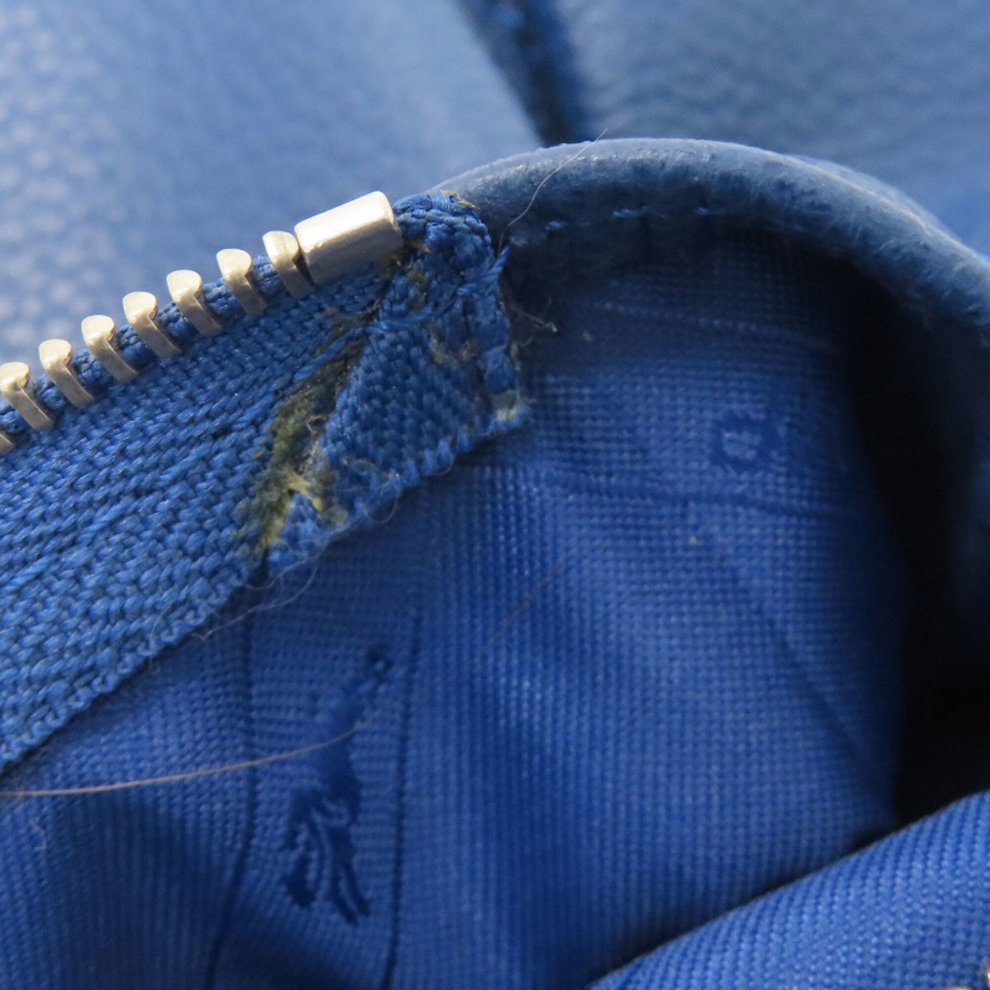 Longchamp Blue Leather Shoulder Bag (Pre-Owned)