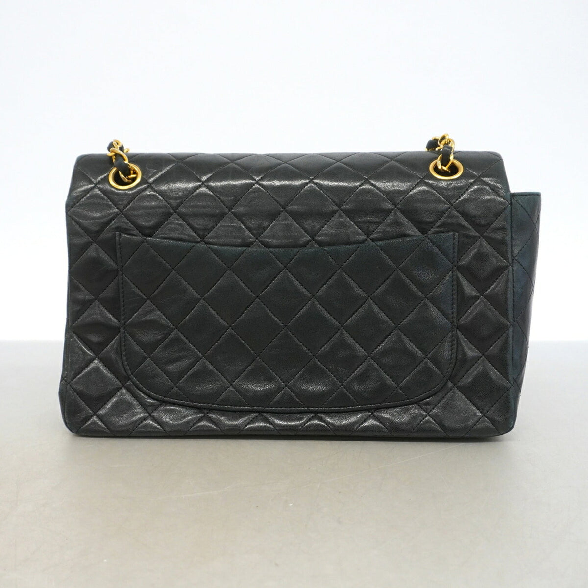 Chanel Black Leather Shoulder Bag (Pre-Owned)