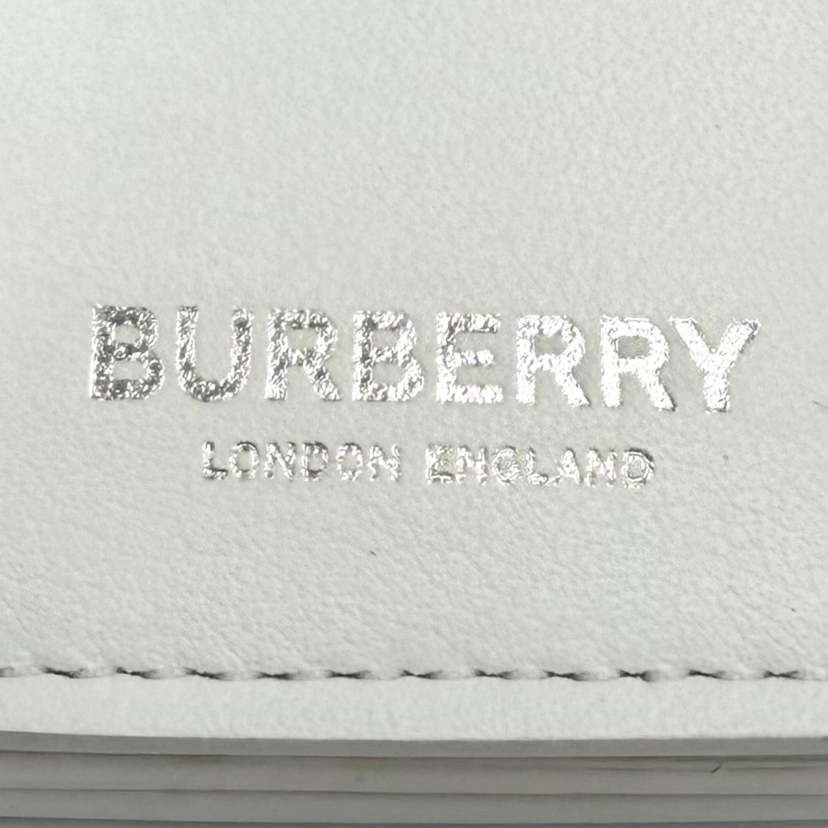 Burberry White Leather Pochette Shoulder Bag (Pre-Owned)