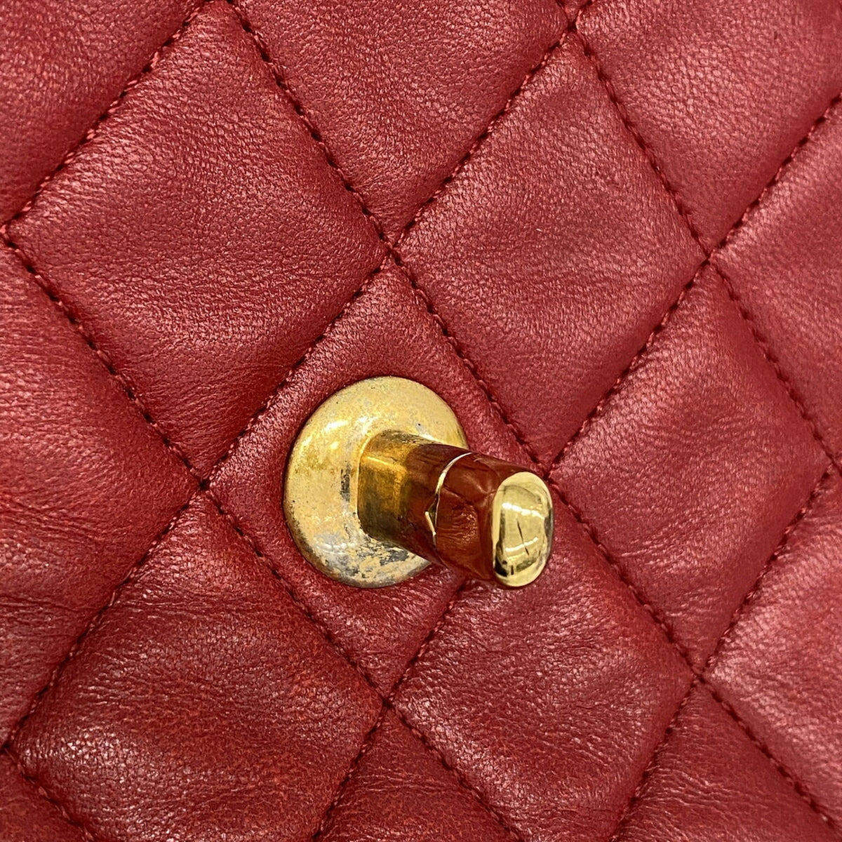 Chanel Red Color Leather Shoulder Bag (Pre-Owned)