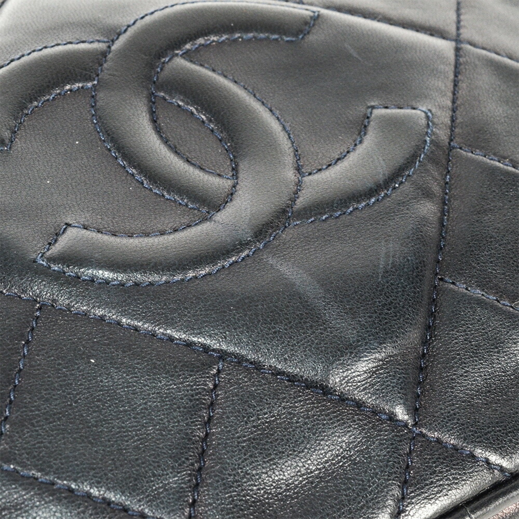 Chanel Matelasse Black Leather Shoulder Bag (Pre-Owned)