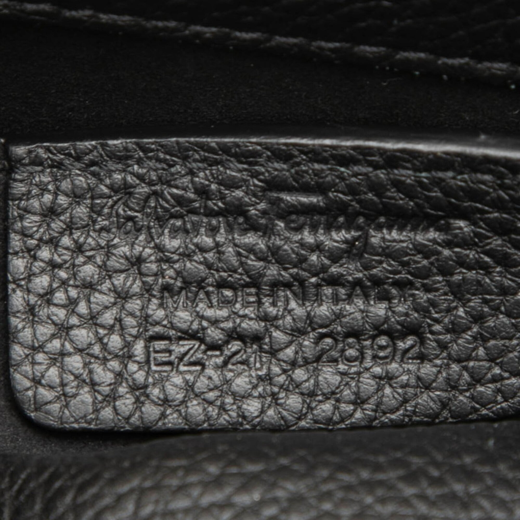 Salvatore Ferragamo Black Leather Shoulder Bag (Pre-Owned)