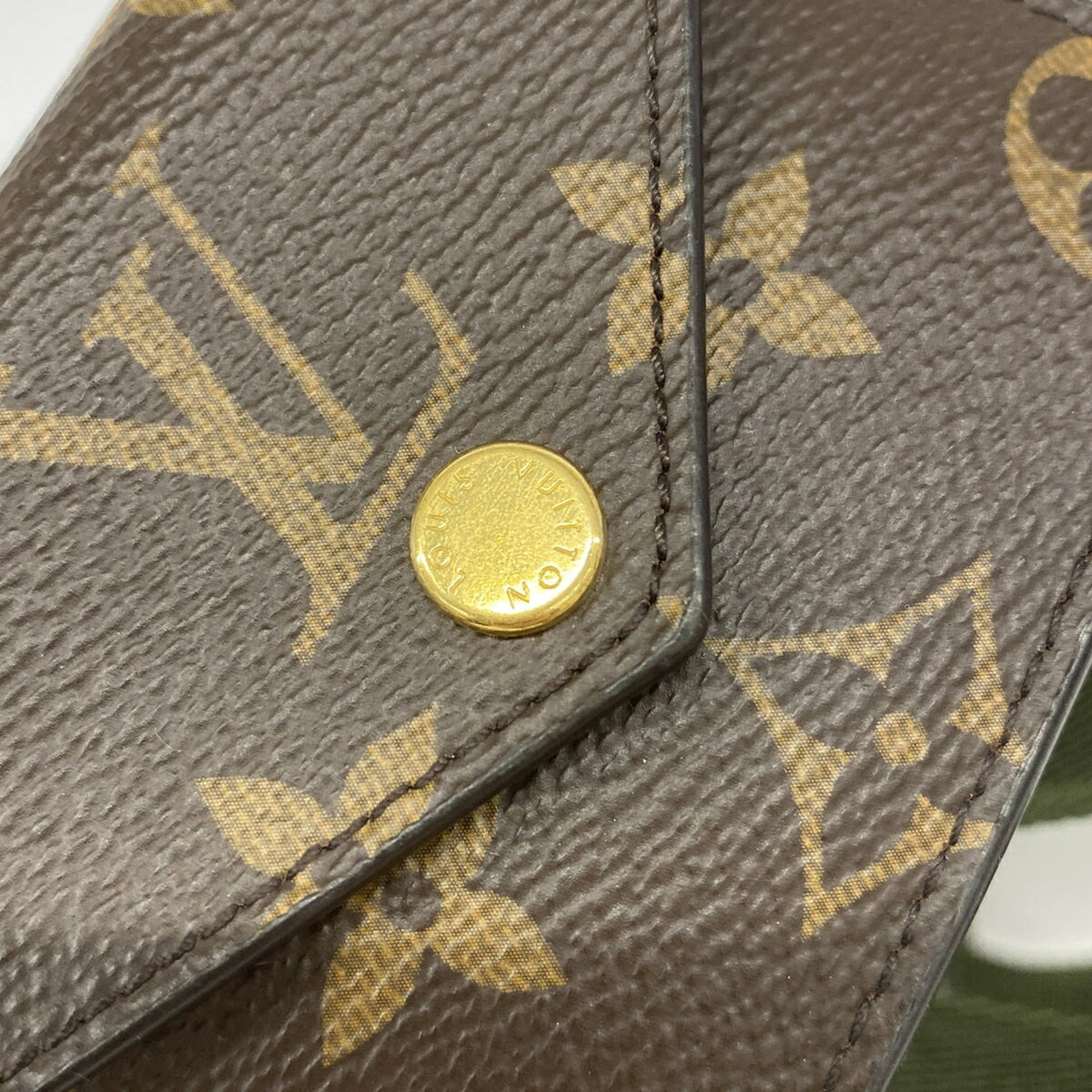 Louis Vuitton Brown Shoulder Bag (Pre-Owned)