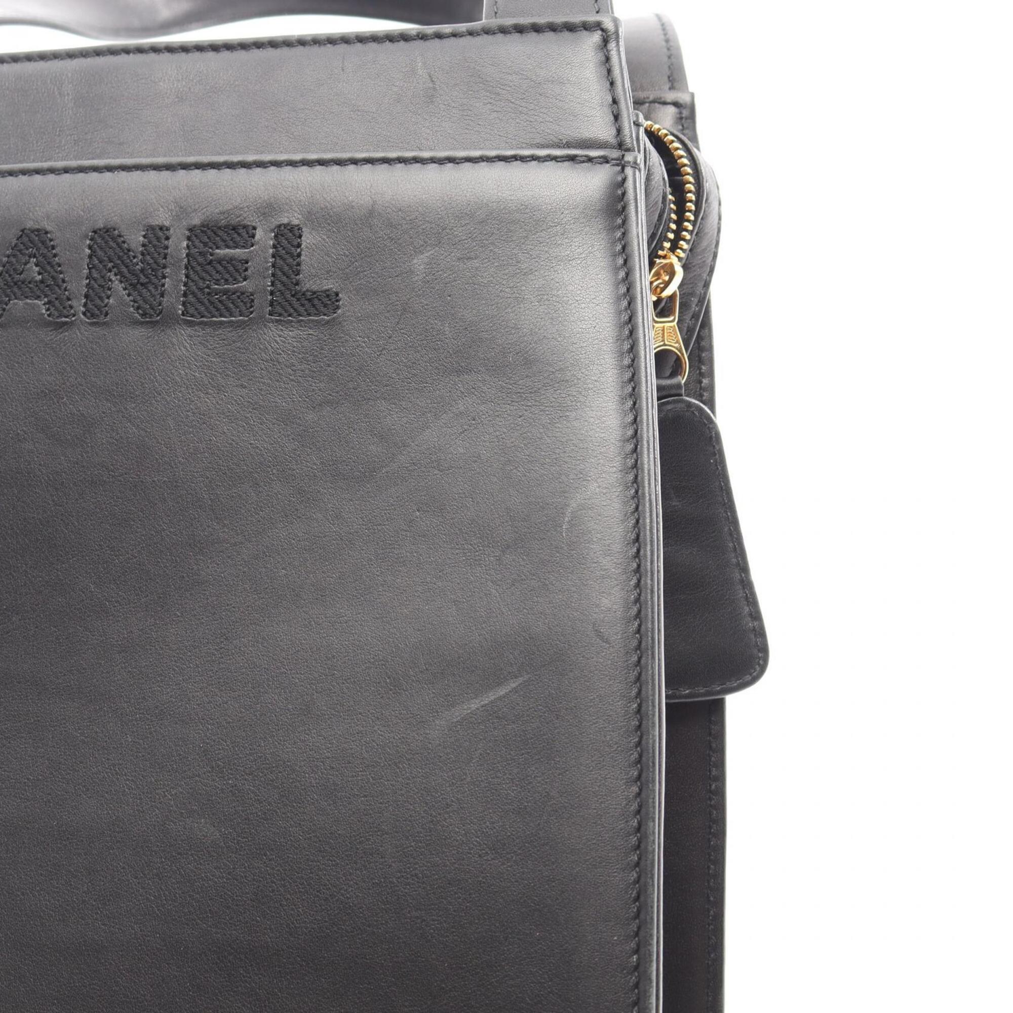 Chanel Black Leather Handbag Shoulder Bag (Pre-Owned)