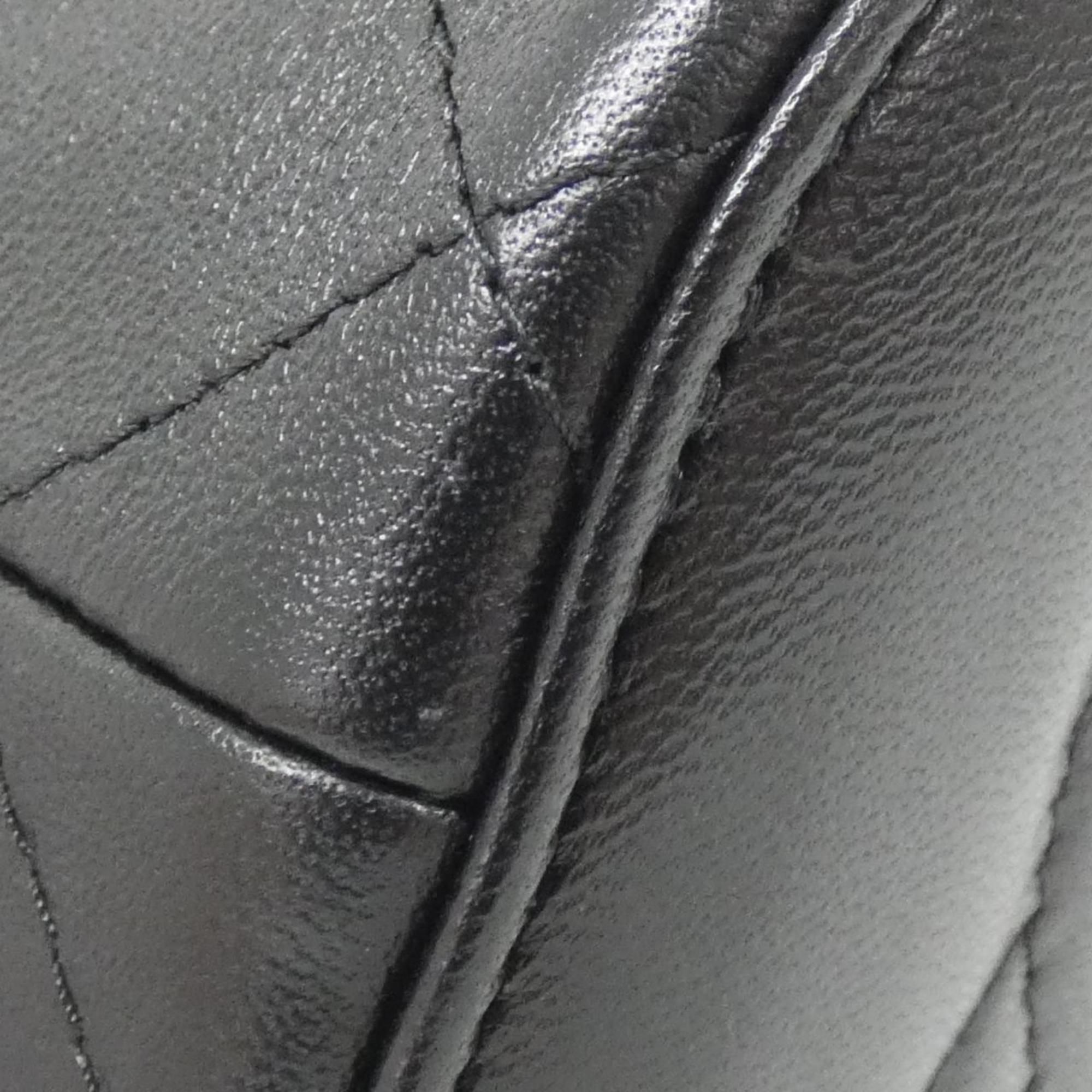 Chanel Black Leather Shoulder Bag (Pre-Owned)
