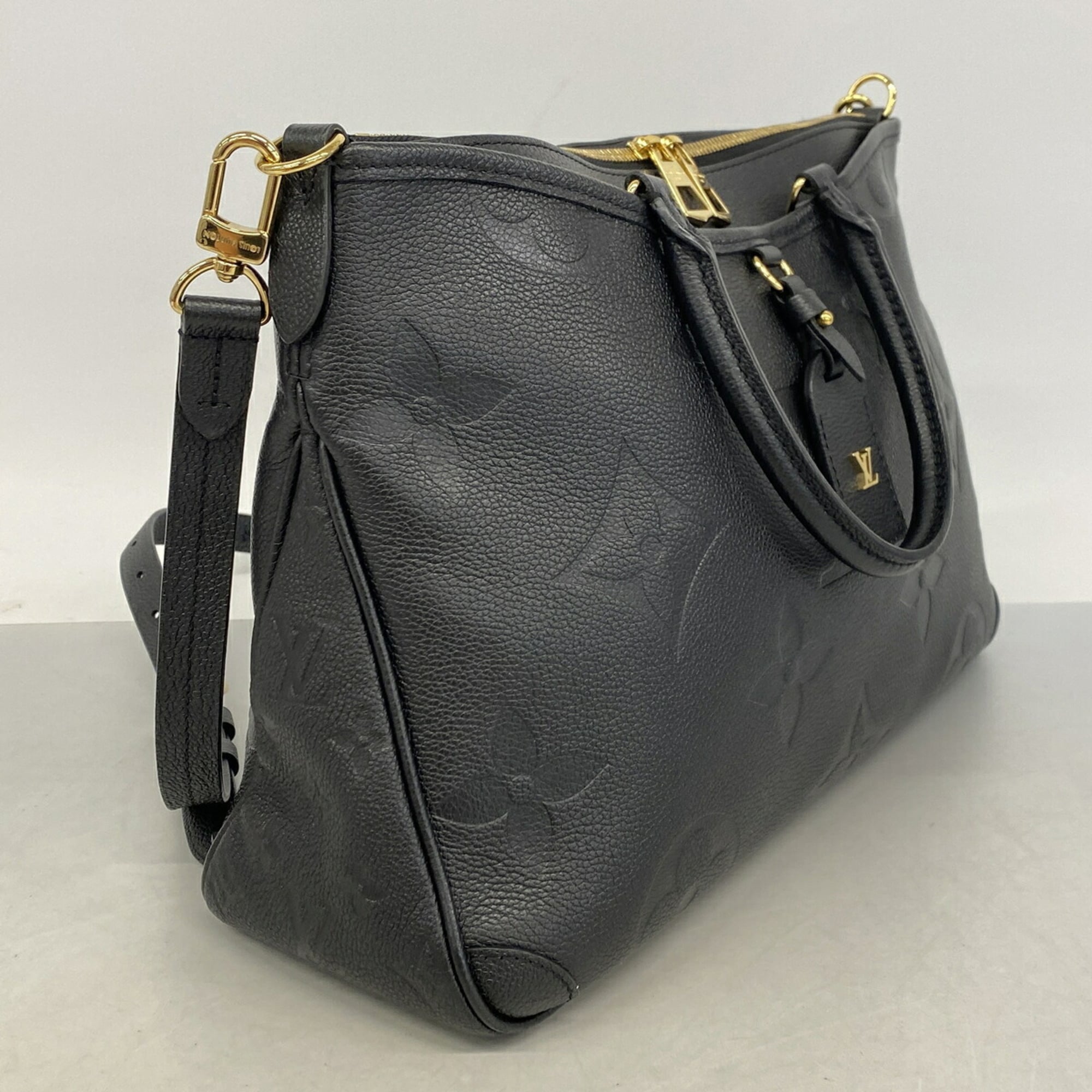 Louis Vuitton Noir Handbag (Pre-Owned)