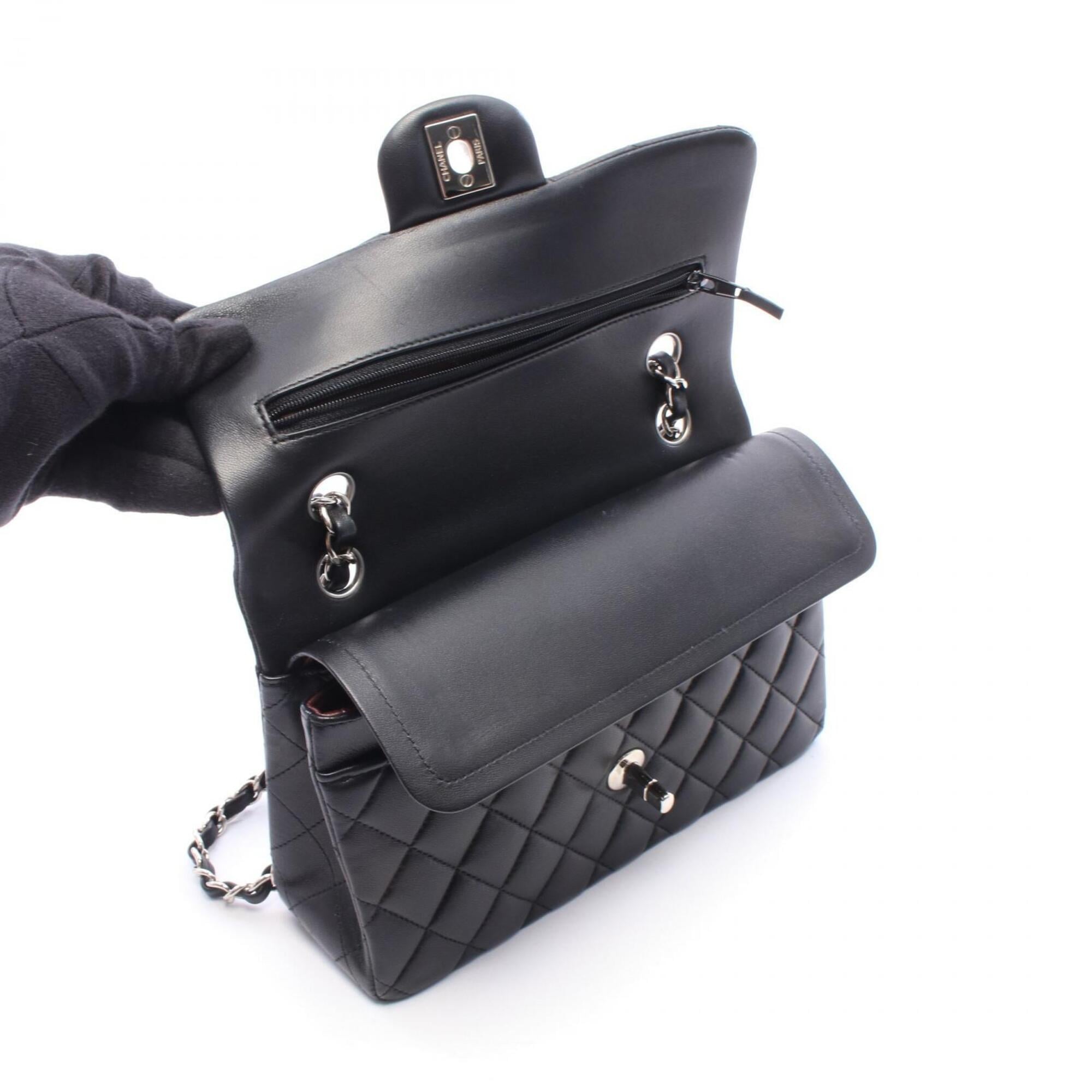 Chanel Black Leather Handbag Shoulder Bag (Pre-Owned)
