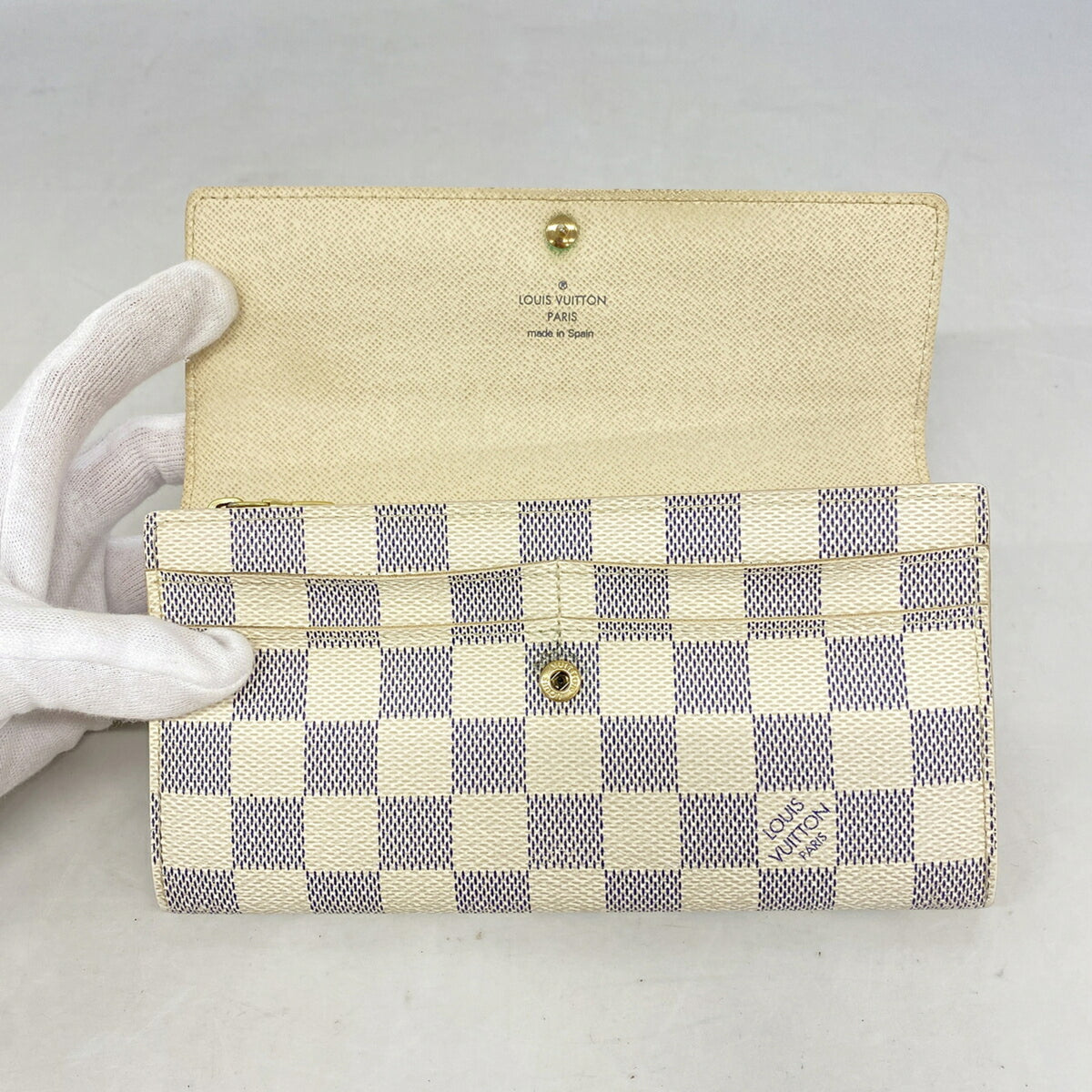 Louis Vuitton White Long Wallet (Bi-Fold) (Pre-Owned)