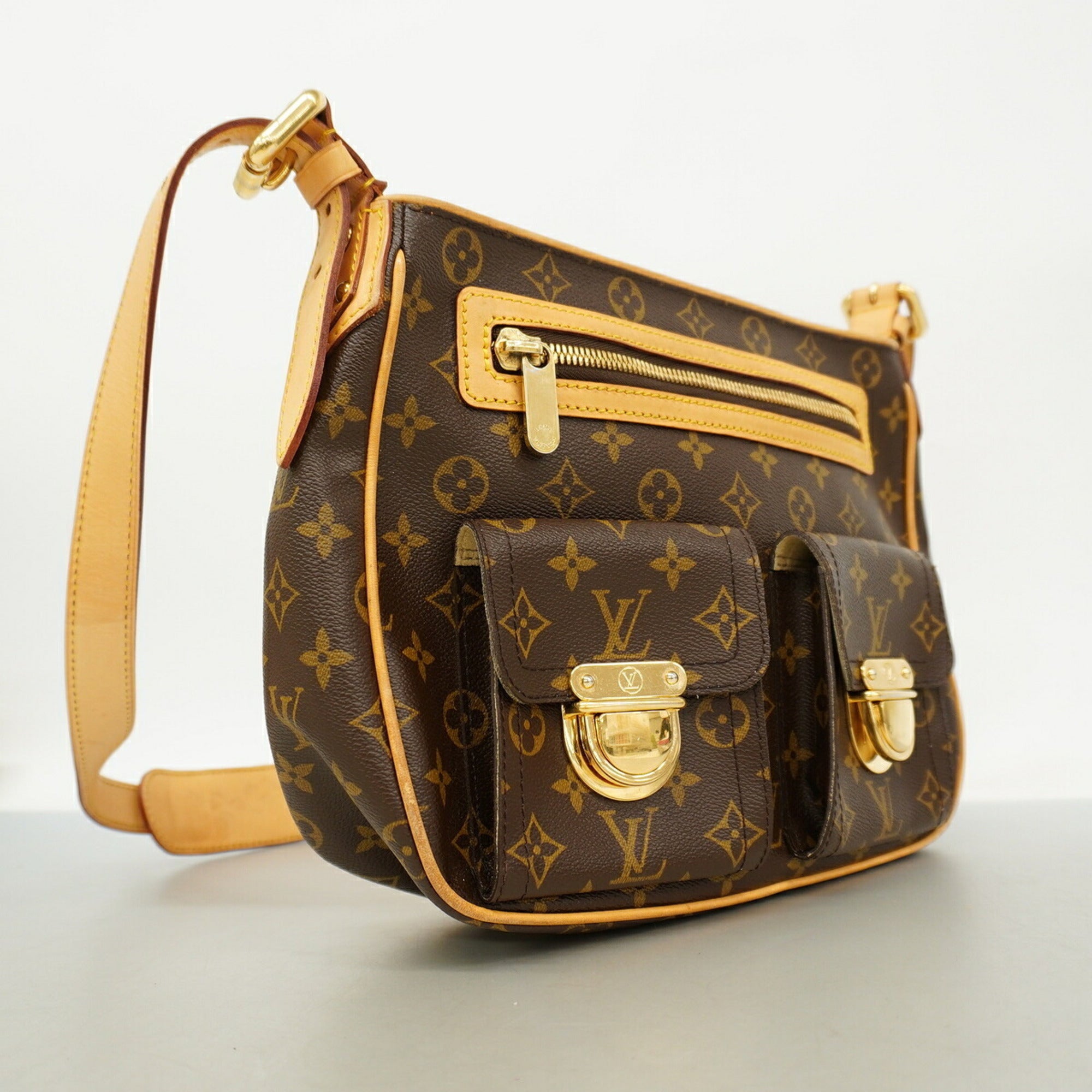 Louis Vuitton Brown Shoulder Bag (Pre-Owned)