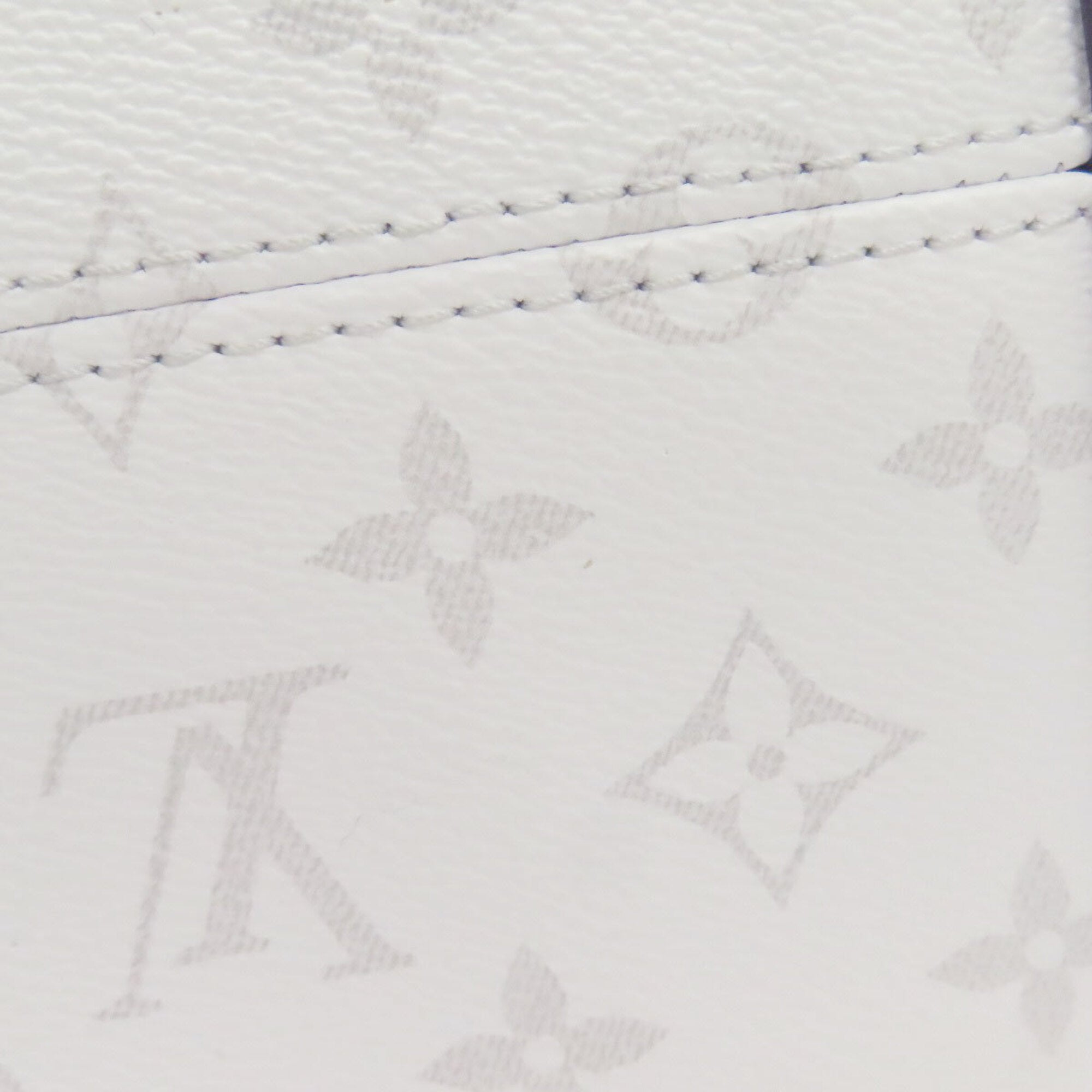 Louis Vuitton Blanc Monogram Taigarama Tote Bag (Pre-Owned)
