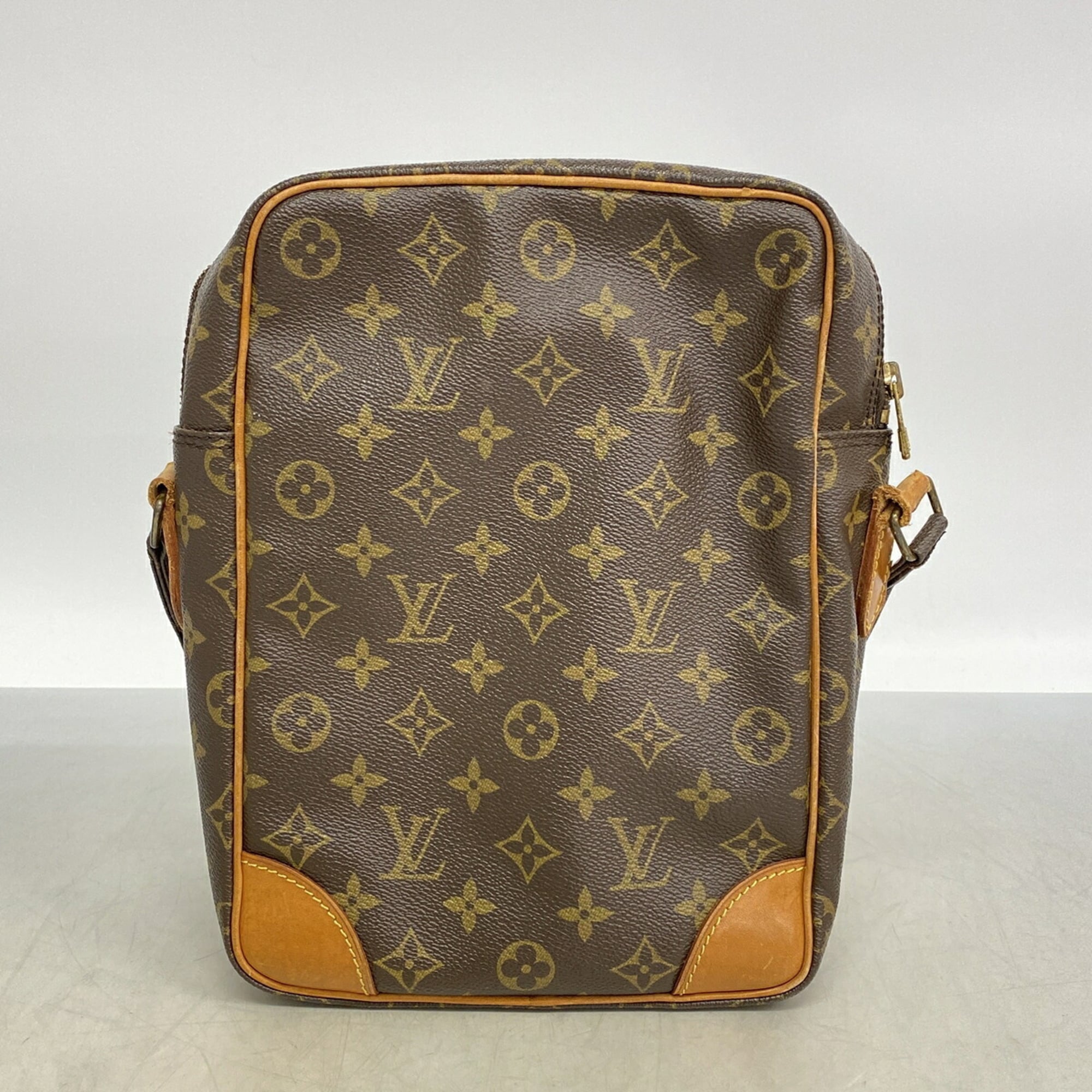 Louis Vuitton Brown Shoulder Bag (Pre-Owned)
