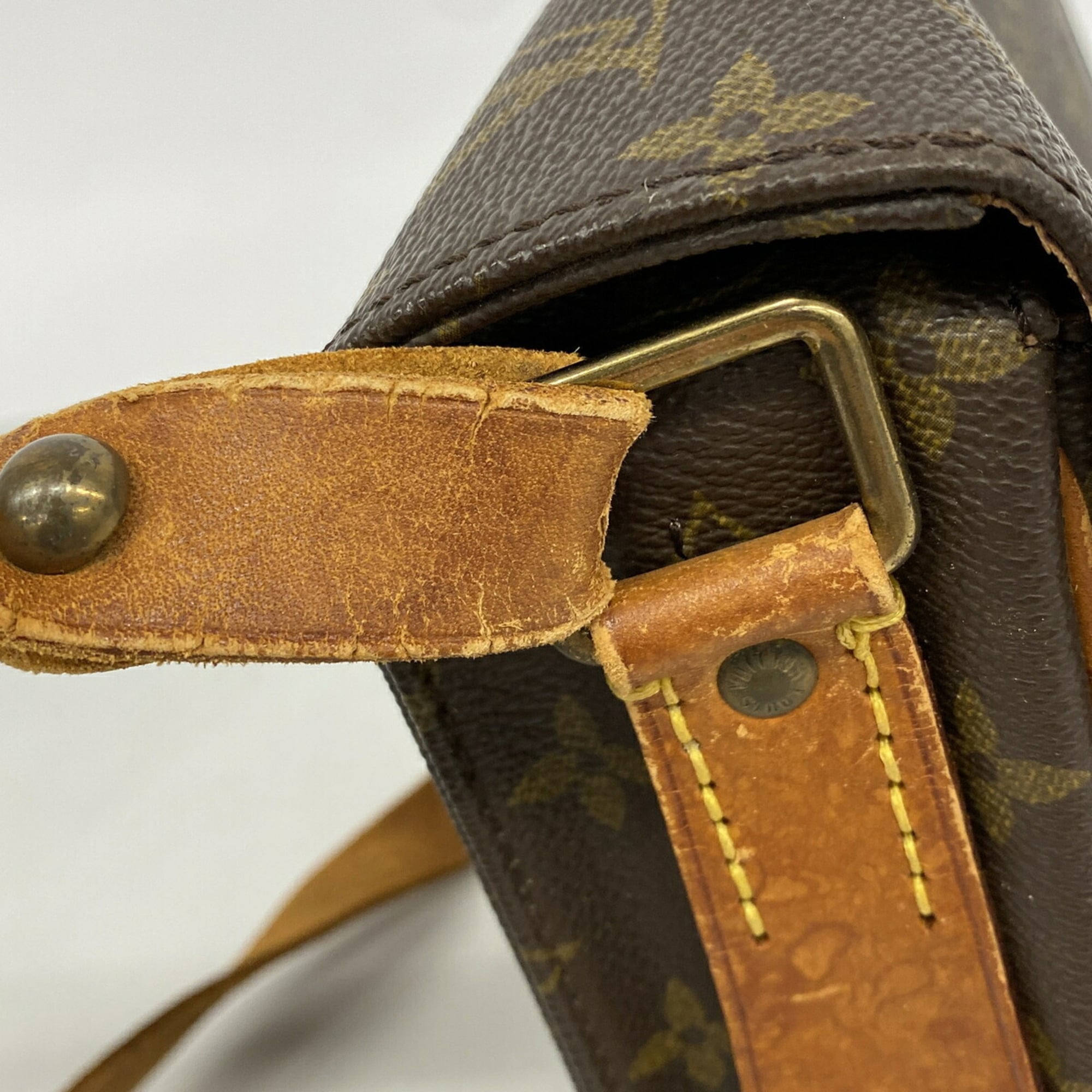 Louis Vuitton Brown Shoulder Bag (Pre-Owned)