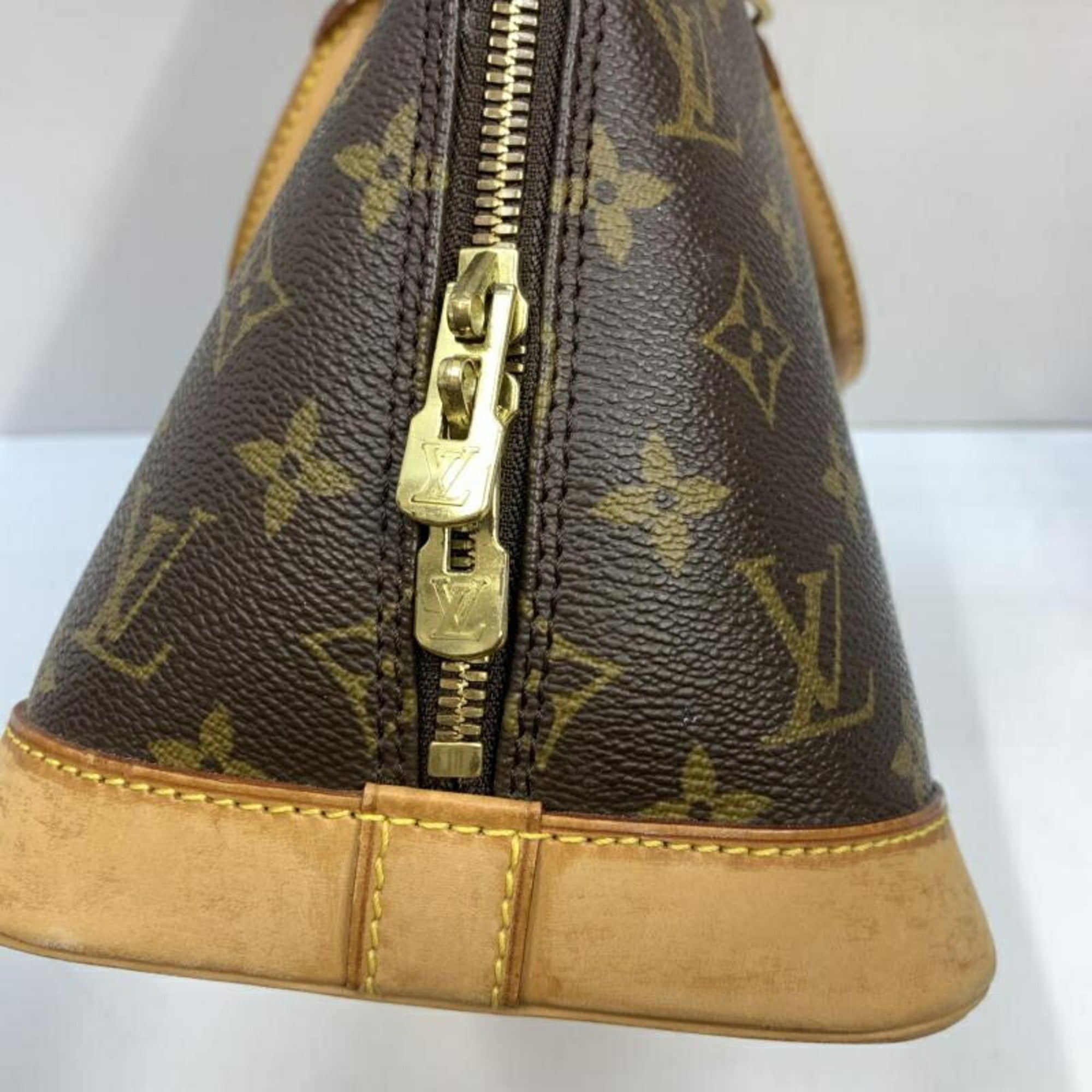 Louis Vuitton Handbag (Pre-Owned)