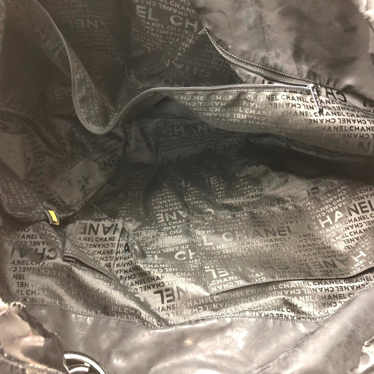 Chanel Black Shoulder Bag (Pre-Owned)