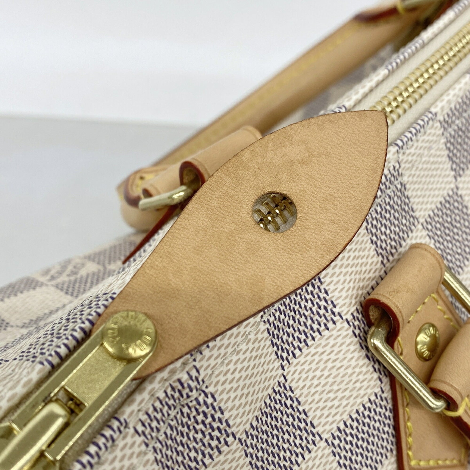 Louis Vuitton White Handbag (Pre-Owned)
