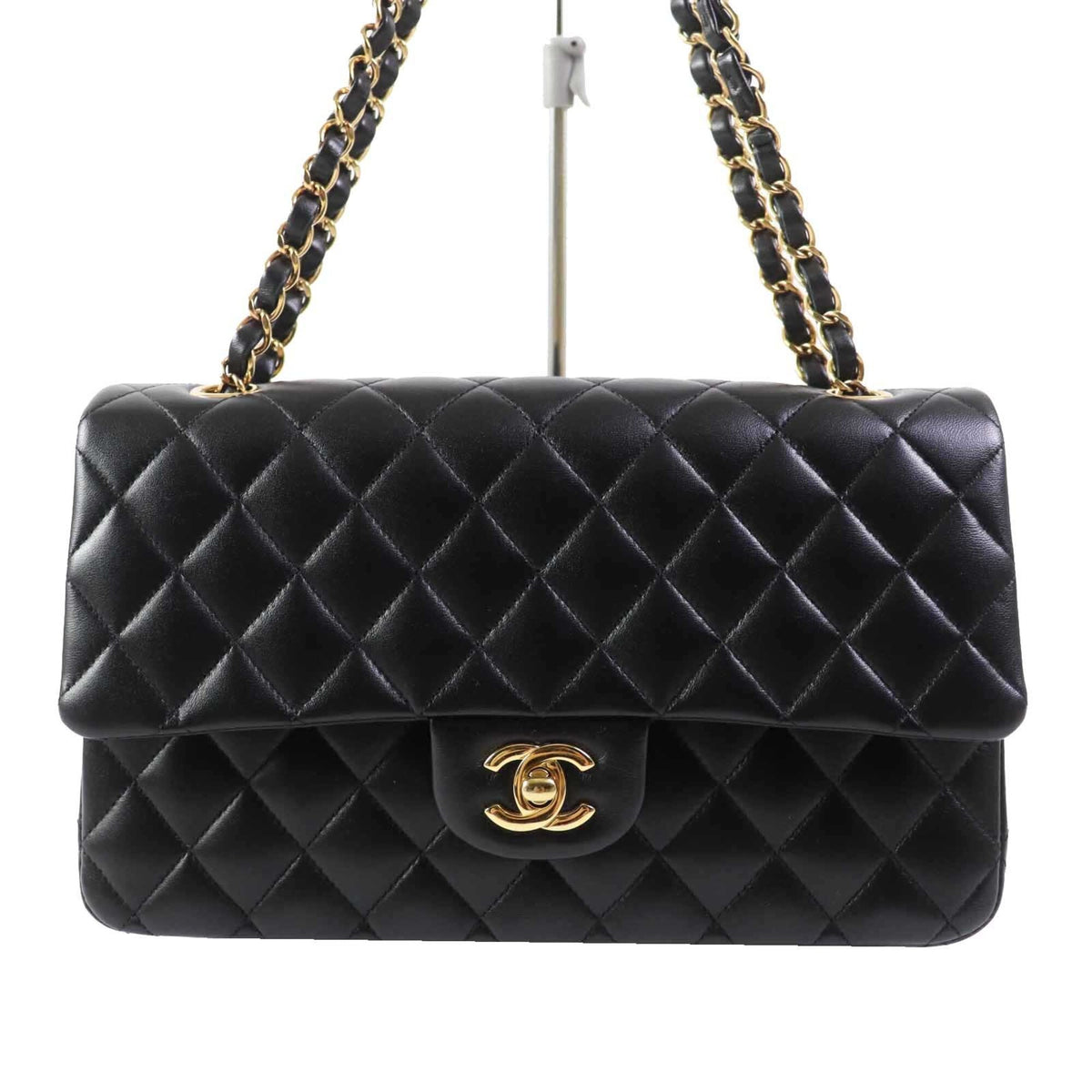 Chanel Black Leather Shoulder Bag (Pre-Owned)