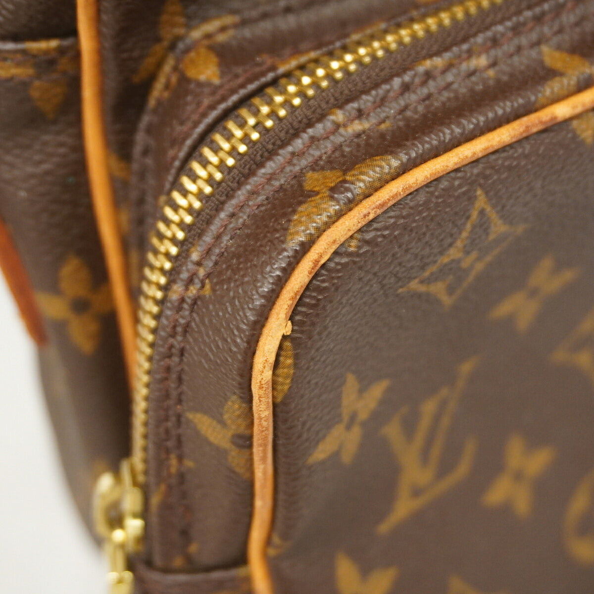 Louis Vuitton Brown Shoulder Bag (Pre-Owned)