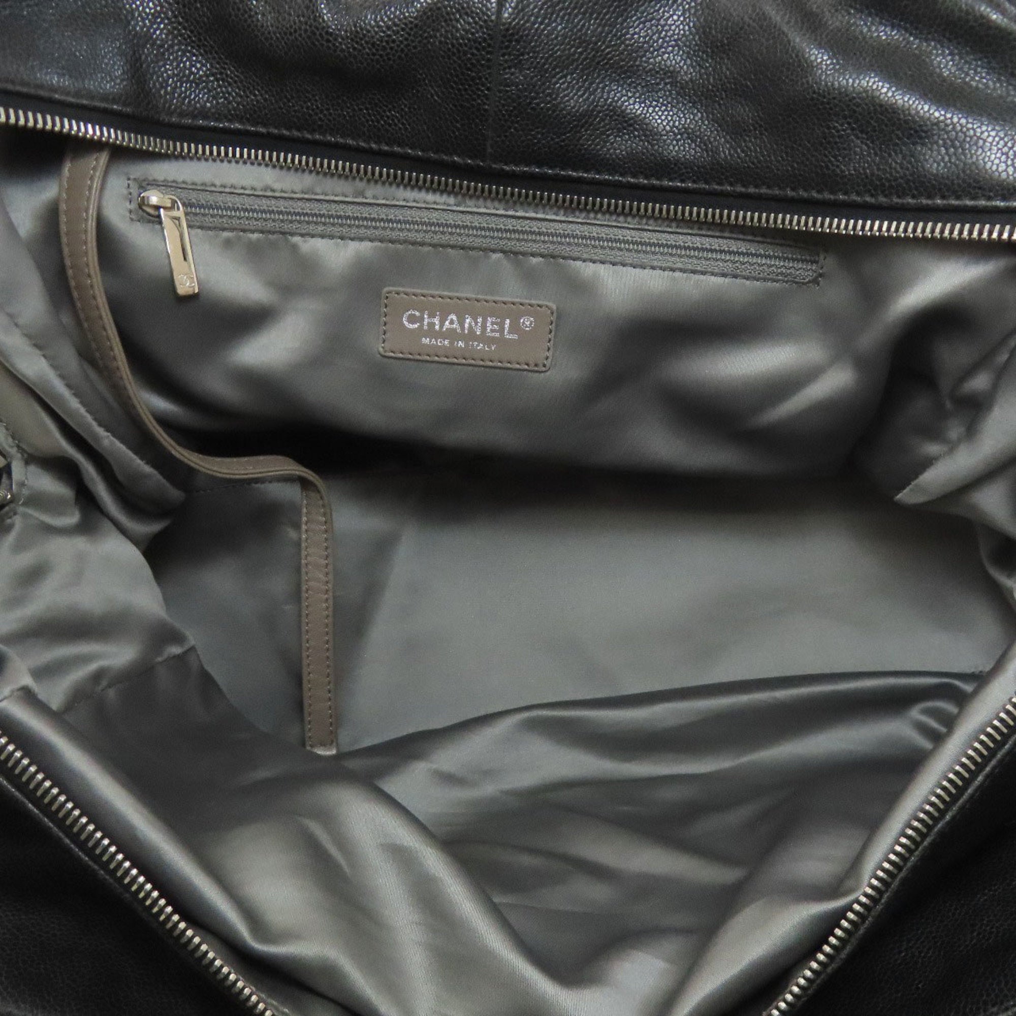 Chanel Black Leather Tote Bag (Pre-Owned)