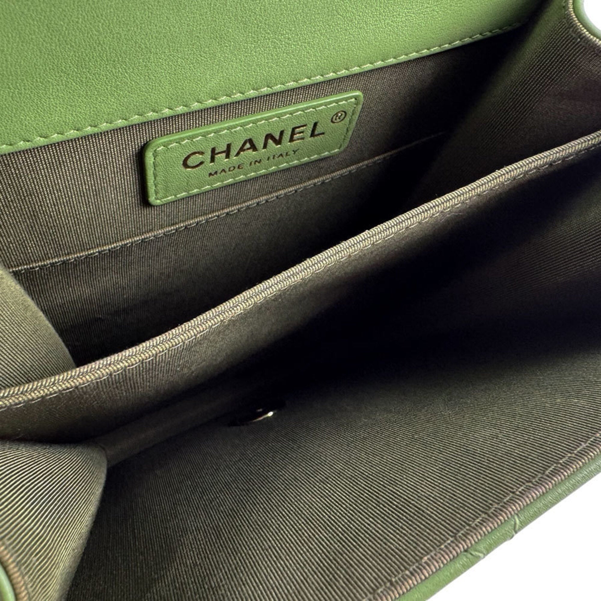 Chanel Green Leather Shoulder Bag (Pre-Owned)