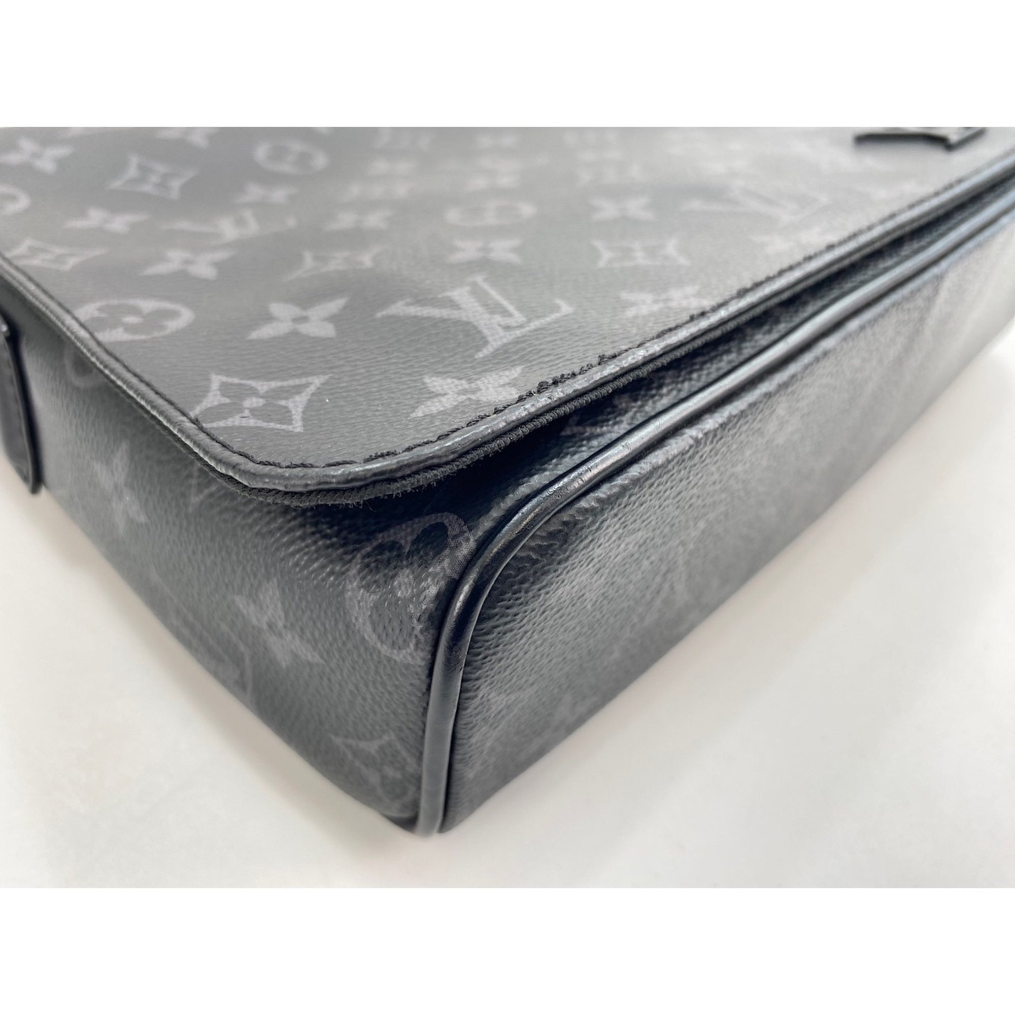 Louis Vuitton Black Shoulder Bag (Pre-Owned)