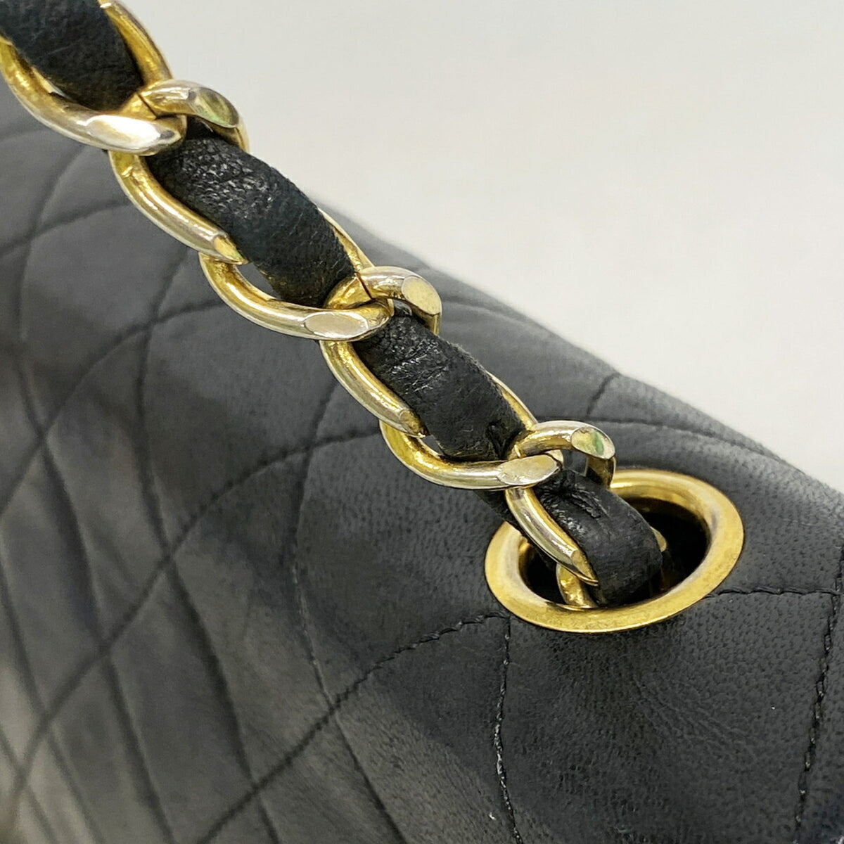 Chanel Black Leather Shoulder Bag (Pre-Owned)