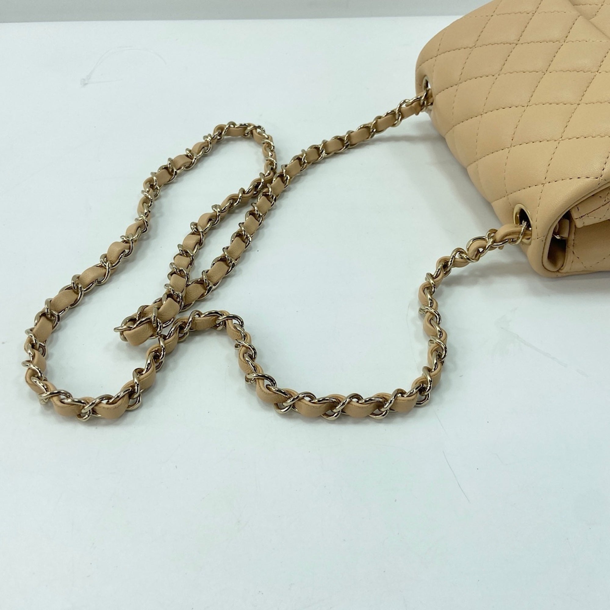 Chanel Beige Shoulder Bag (Pre-Owned)