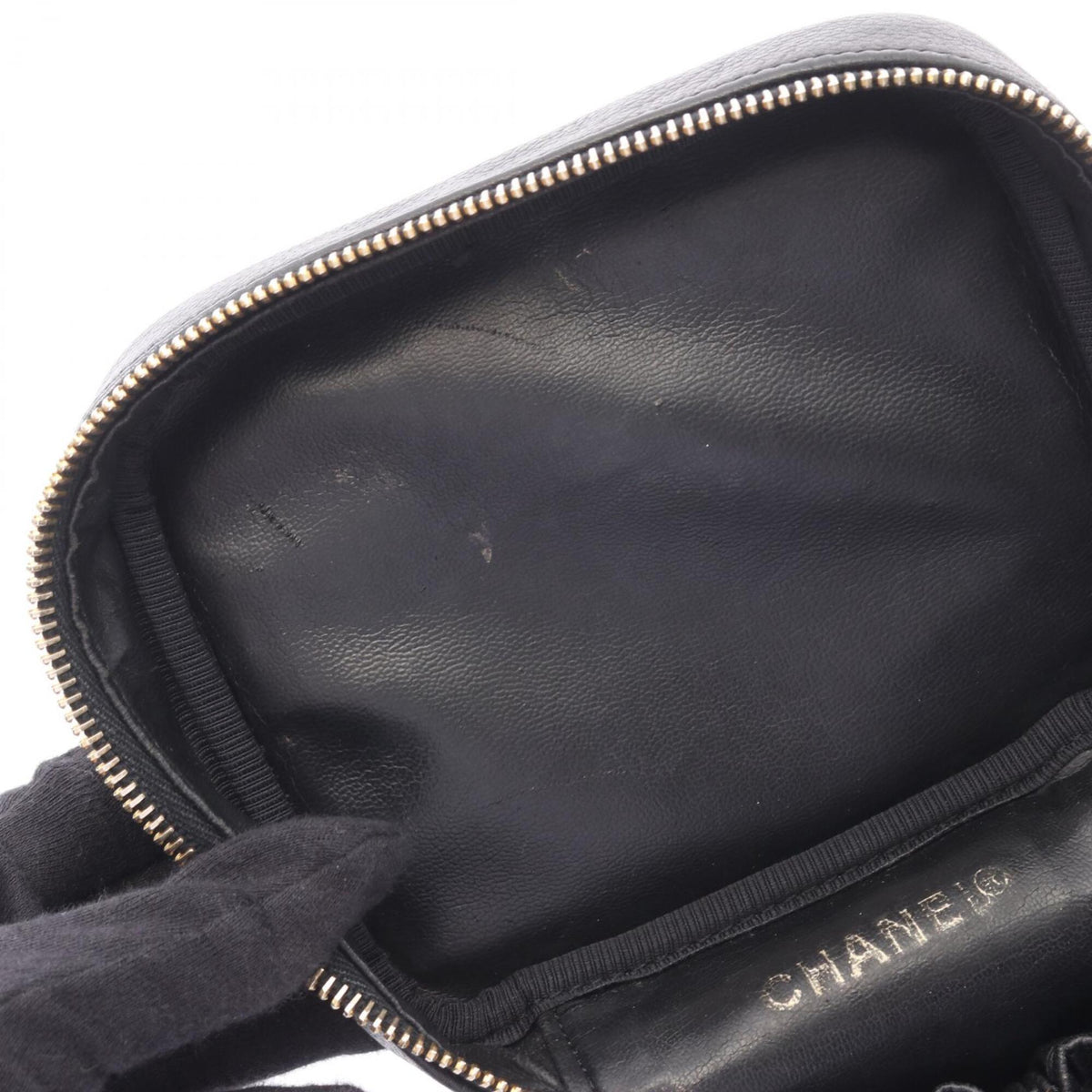 Chanel Black Grained Calfskin Handbag (Pre-Owned)