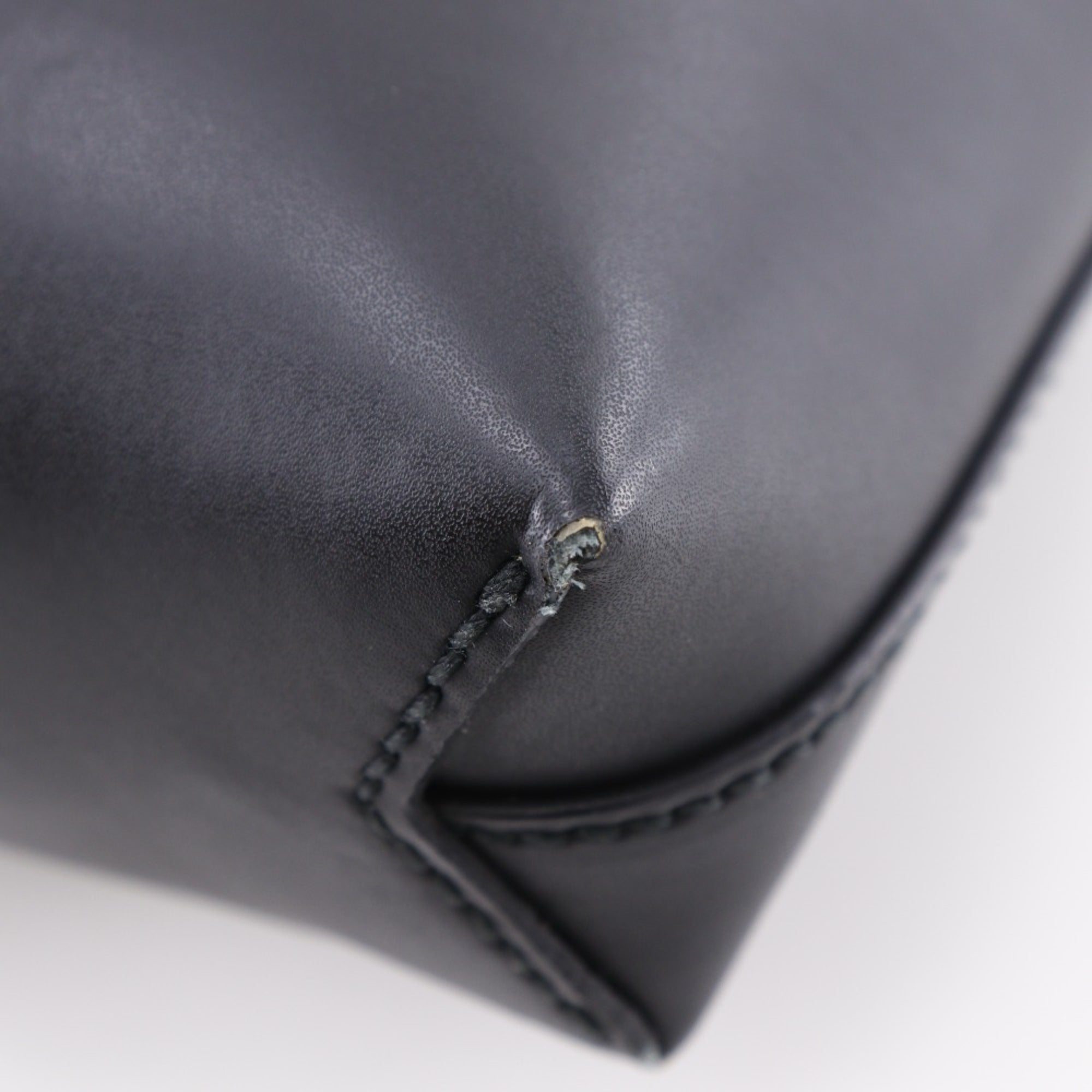 Gucci Black Gg Supreme Messenger Bag Shoulder Bag (Pre-Owned)